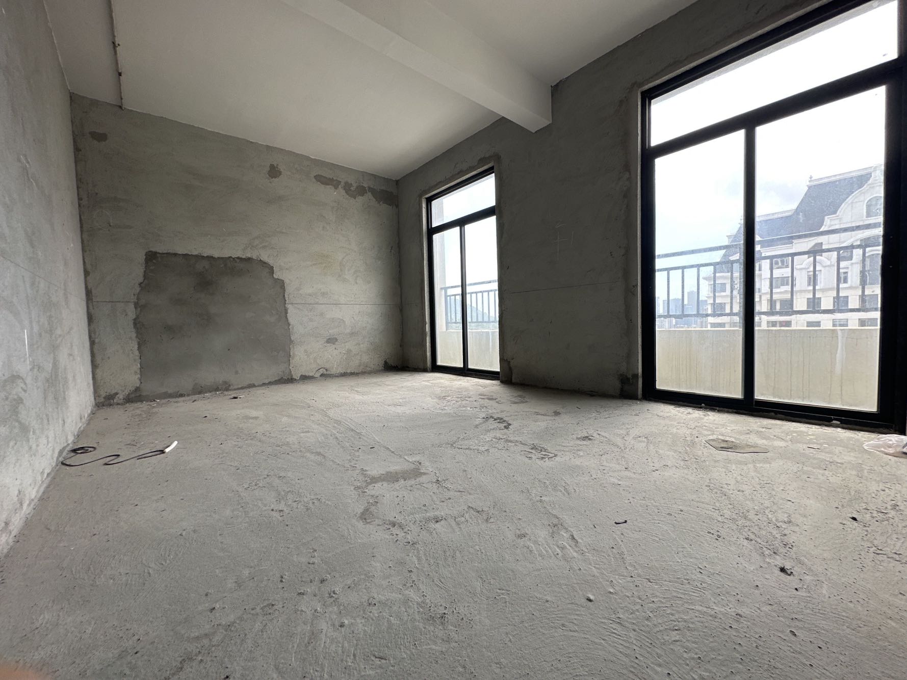心海州东南毛坯3室2厅74.42m²
