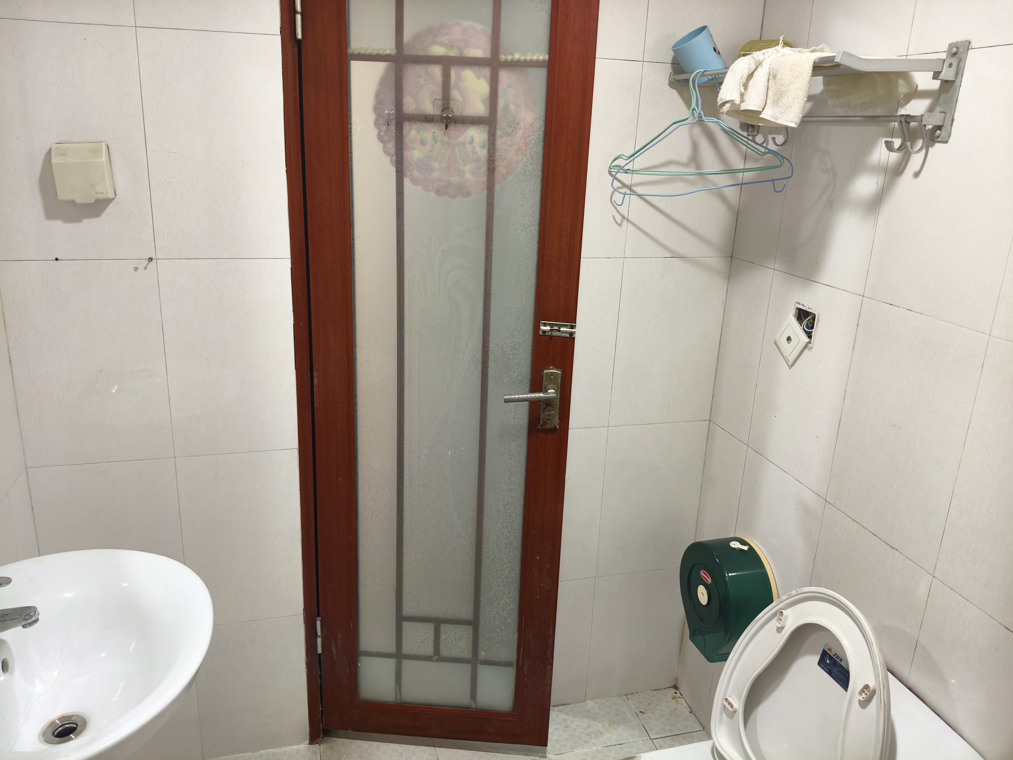 花园小区，近地铁站，看房提前约！