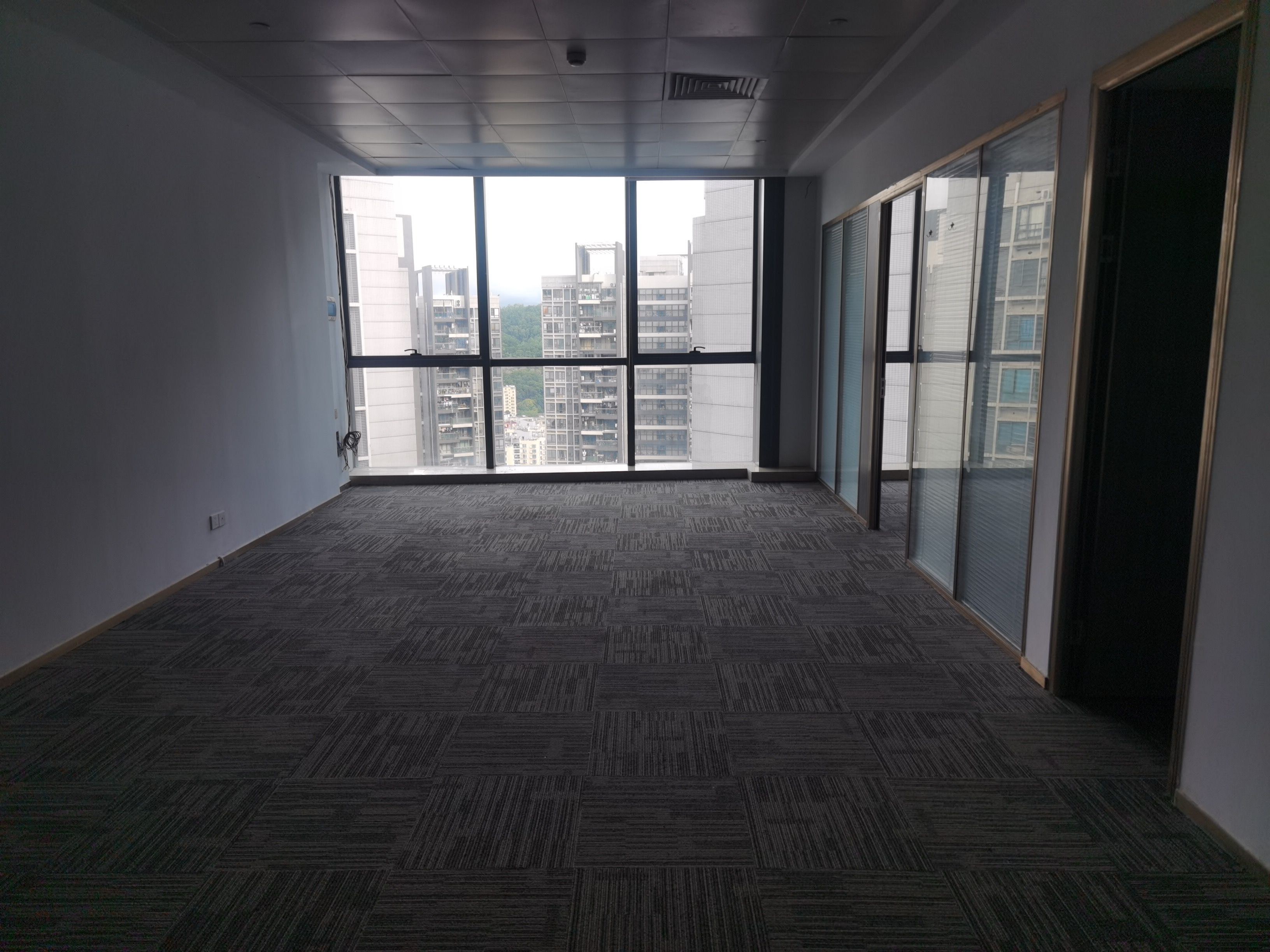 地铁口50米独栋写字楼，楼下公交站大型商场和娱乐，购物一体-深圳满京华盈丰中心租房