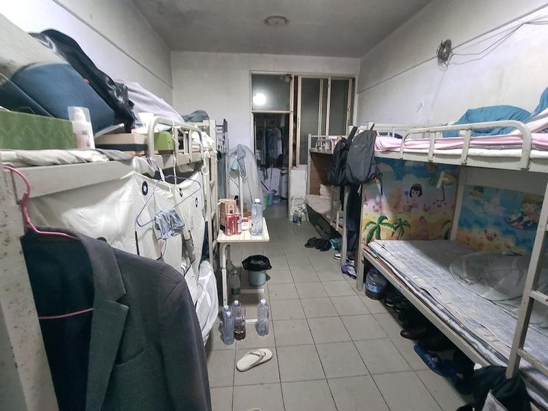 采光各方面都非常好，户型方正，诚心卖