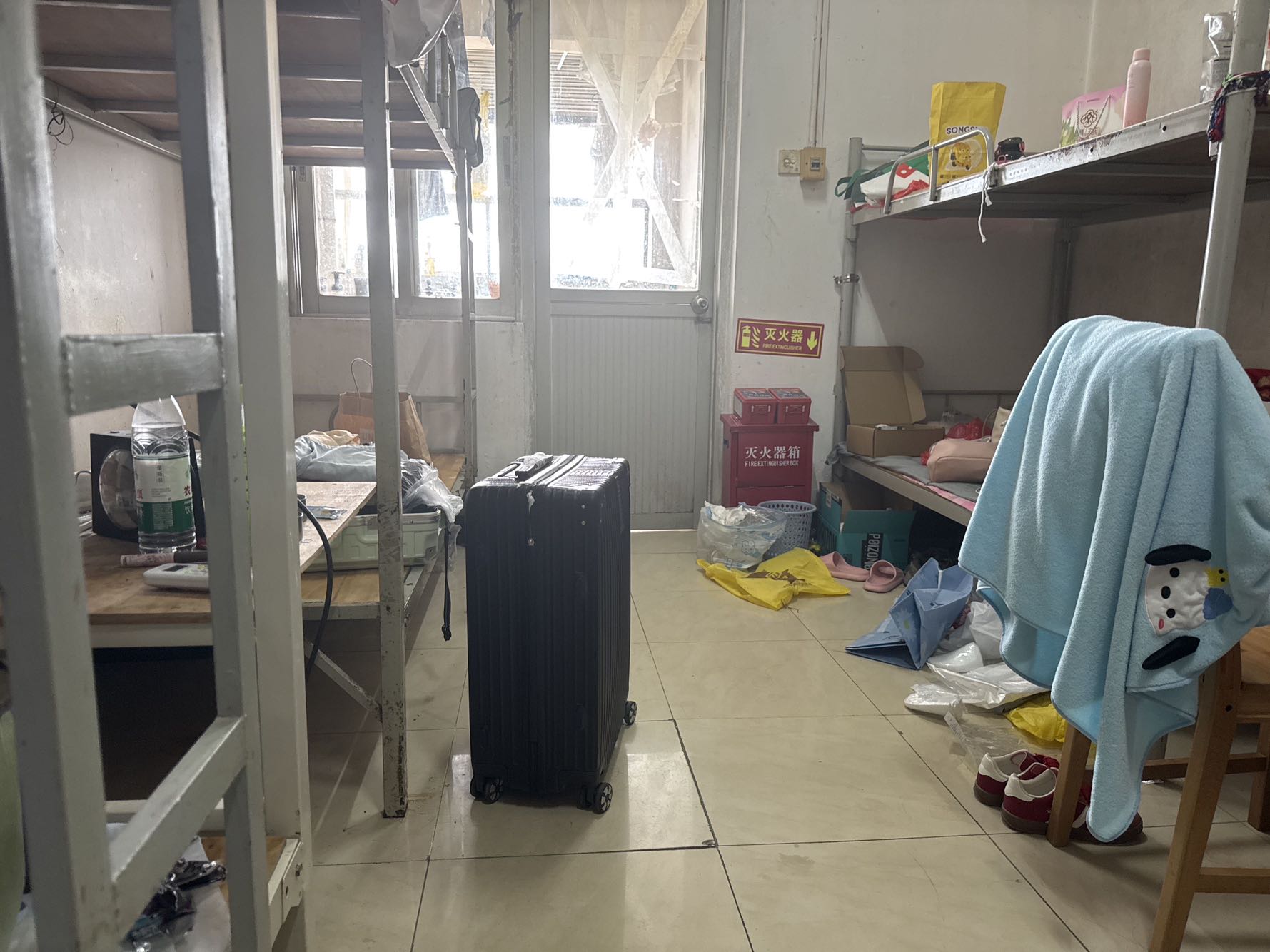 自由港湾公寓居室-1