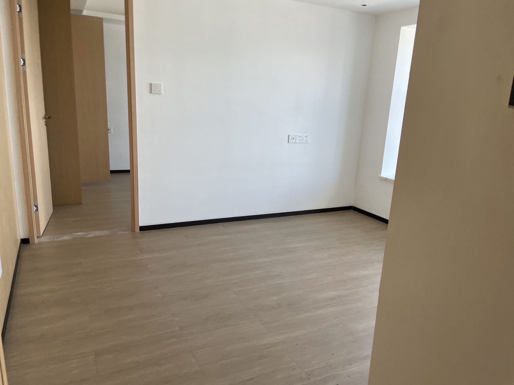 地铁口物业，高新技术企业人才资质，看房方便，装修保养好
