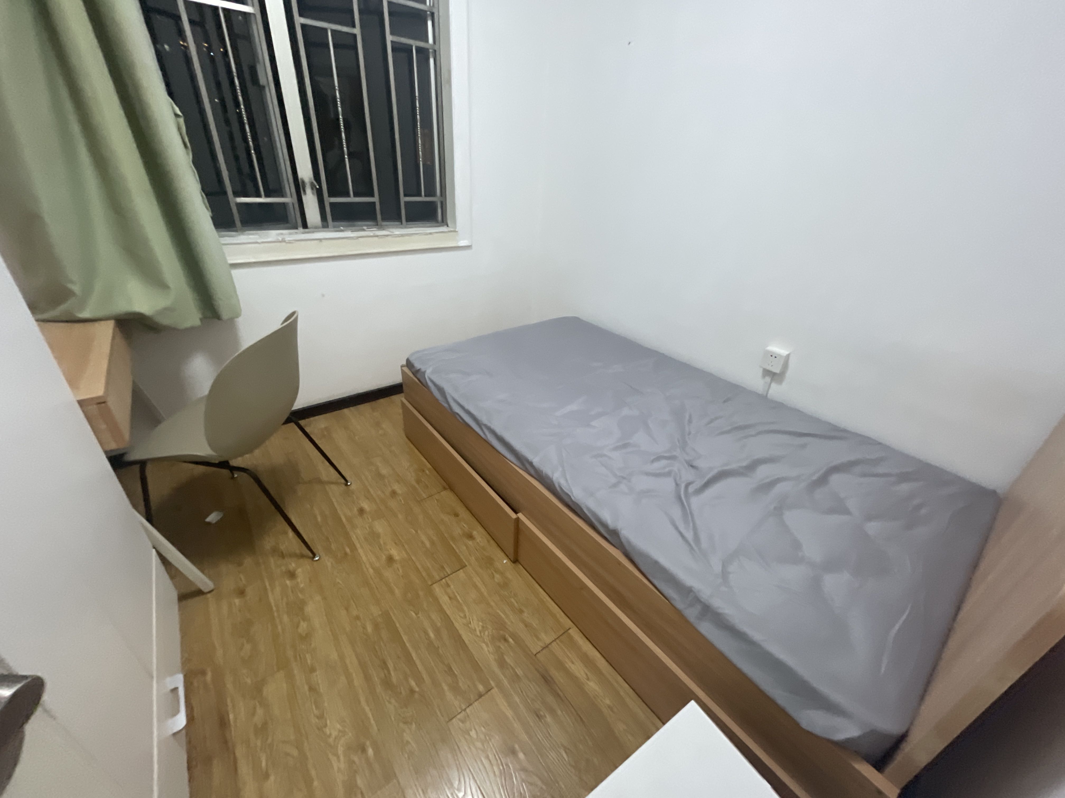 众孚大厦西1室0厅28m²）