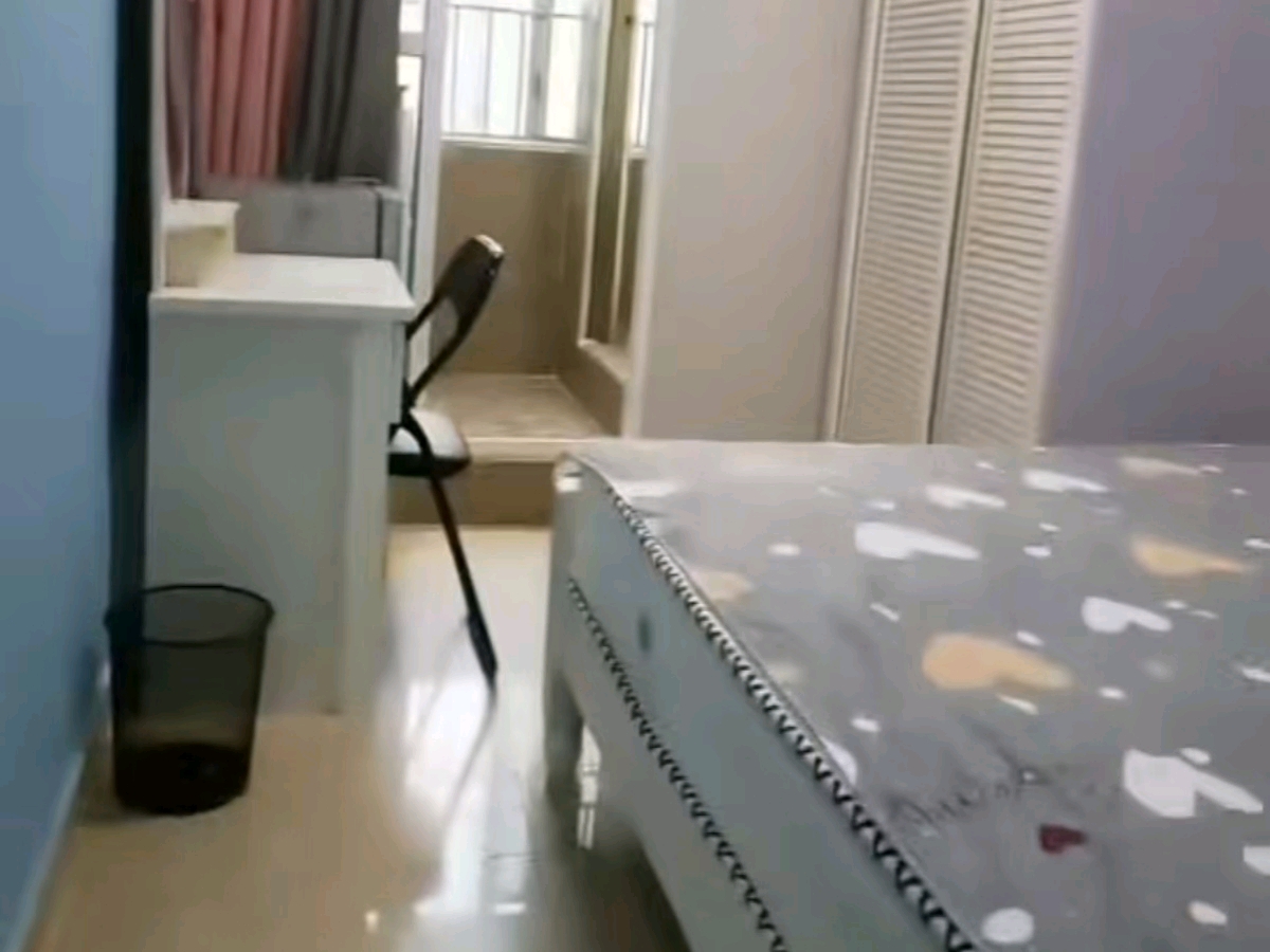 建设集团大厦 1房0厅1卫 15㎡