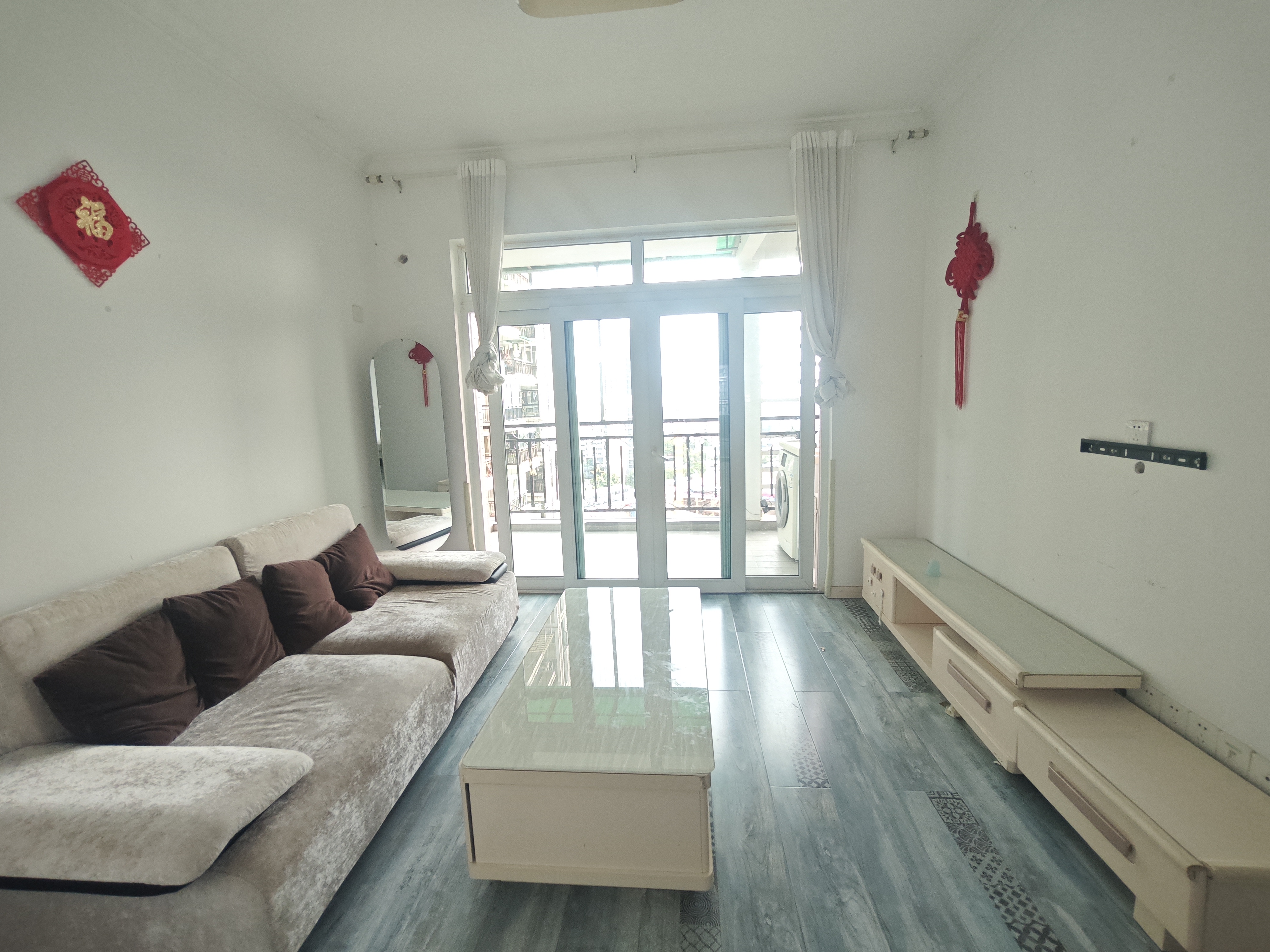 创富时代俊景园78平2室2厅带家私家电，看房方便