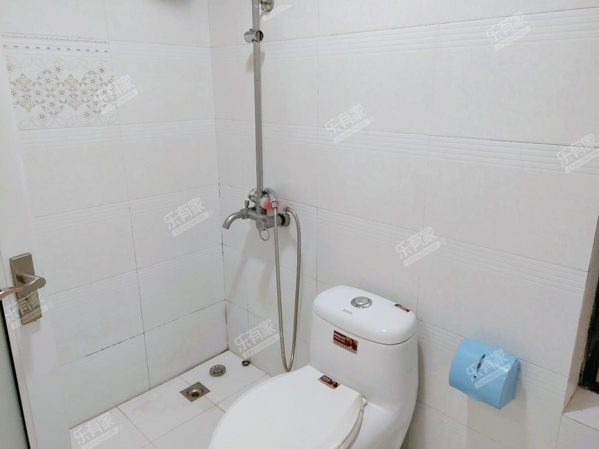 业主诚心出售，小区林园绿化好，配套完善	