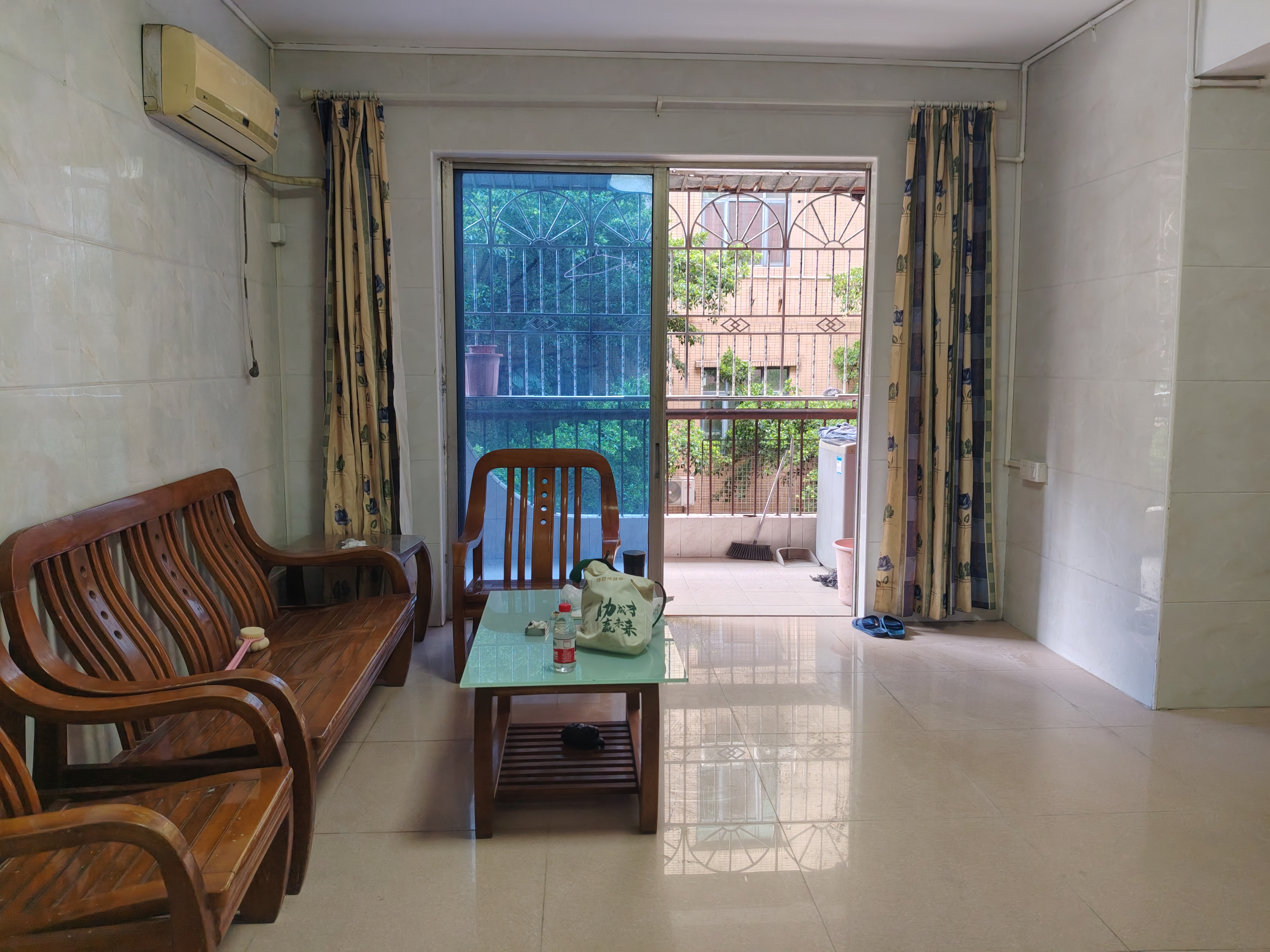 东益花园四房，可家私家电齐全，拎包入住