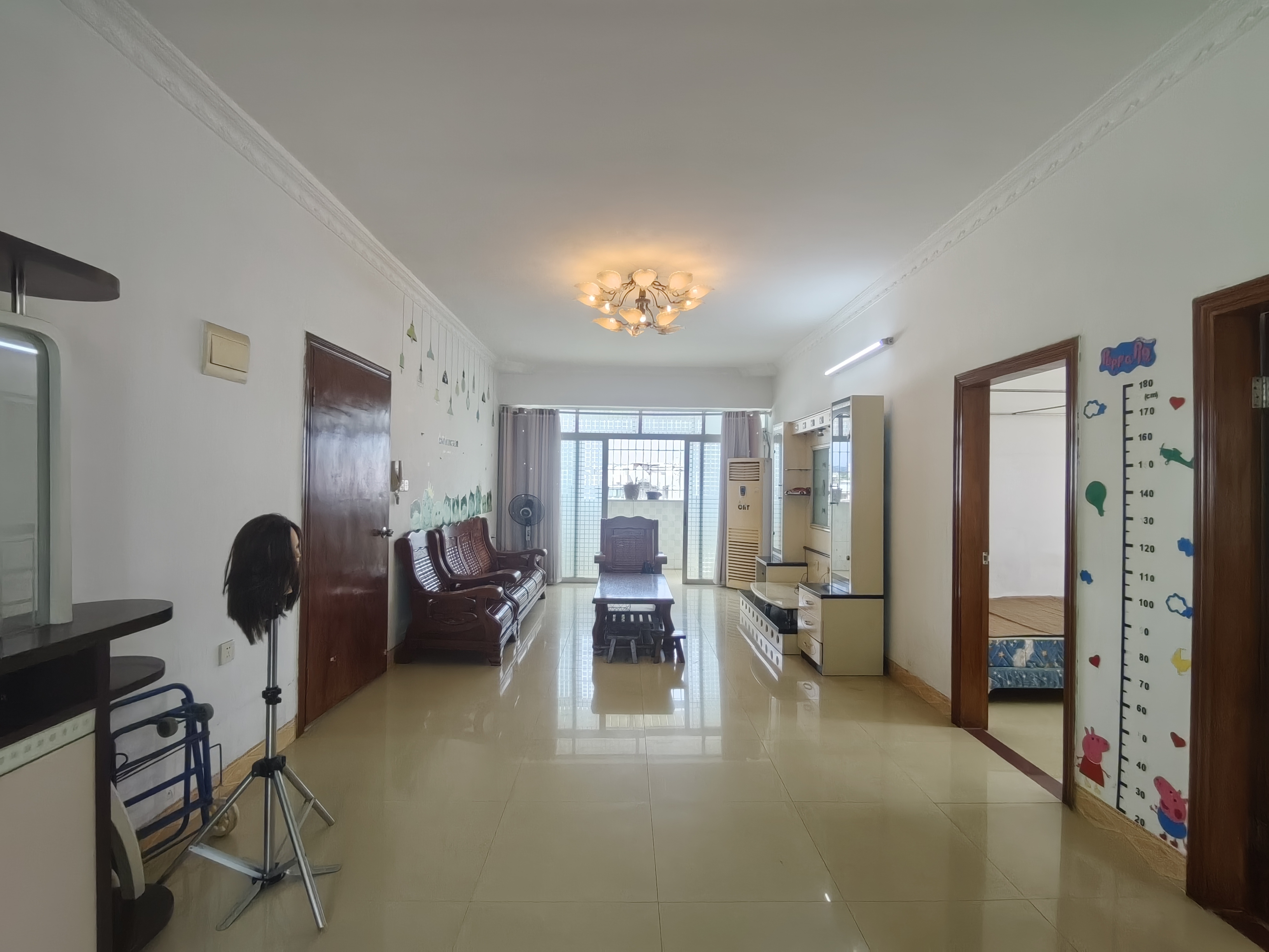 迎宾大道西，高楼层花园房，车位充足，重点学校旁，业主诚售，随时看房！