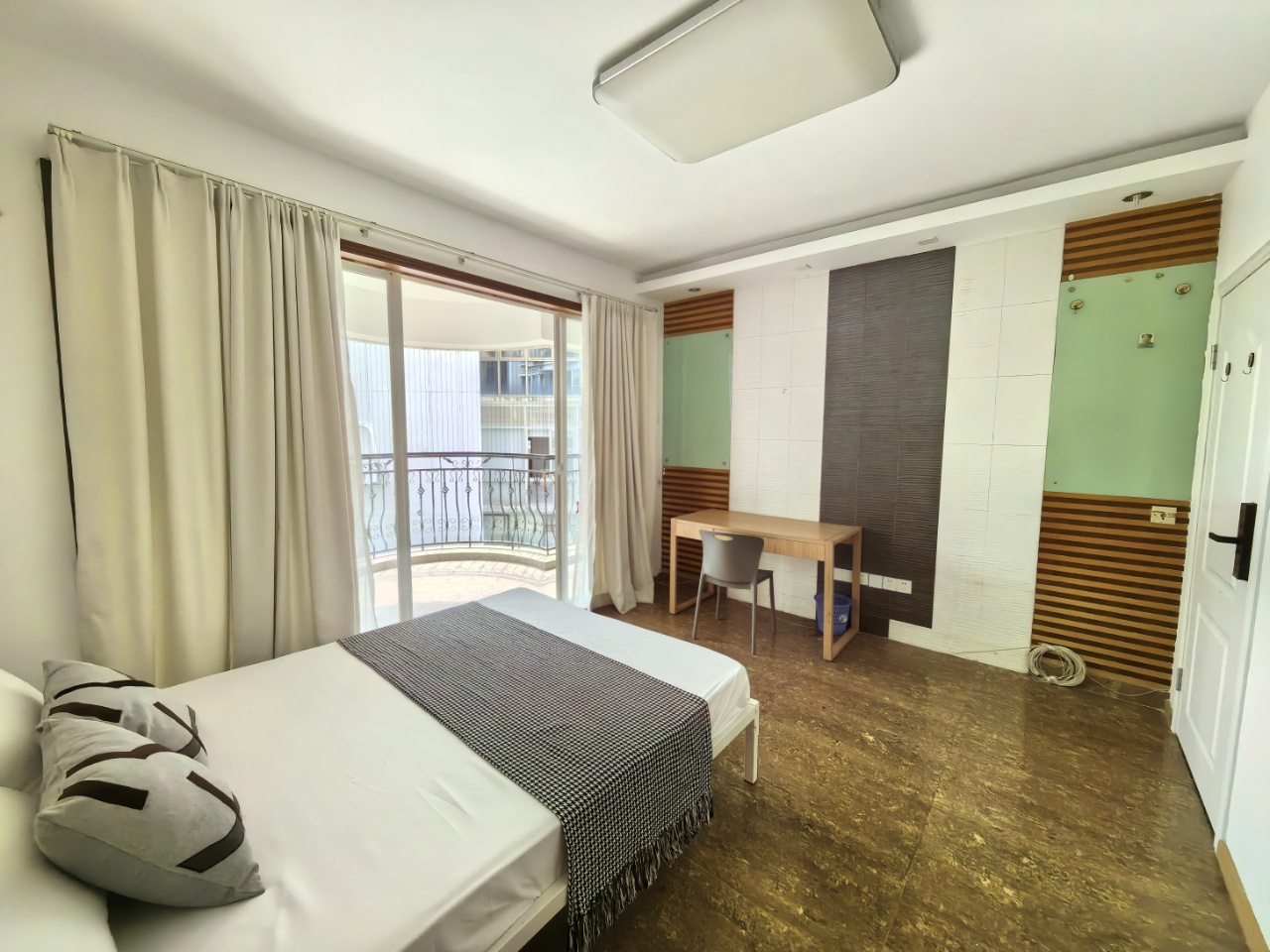 房间有落地窗视野开阔-深圳如意家园租房