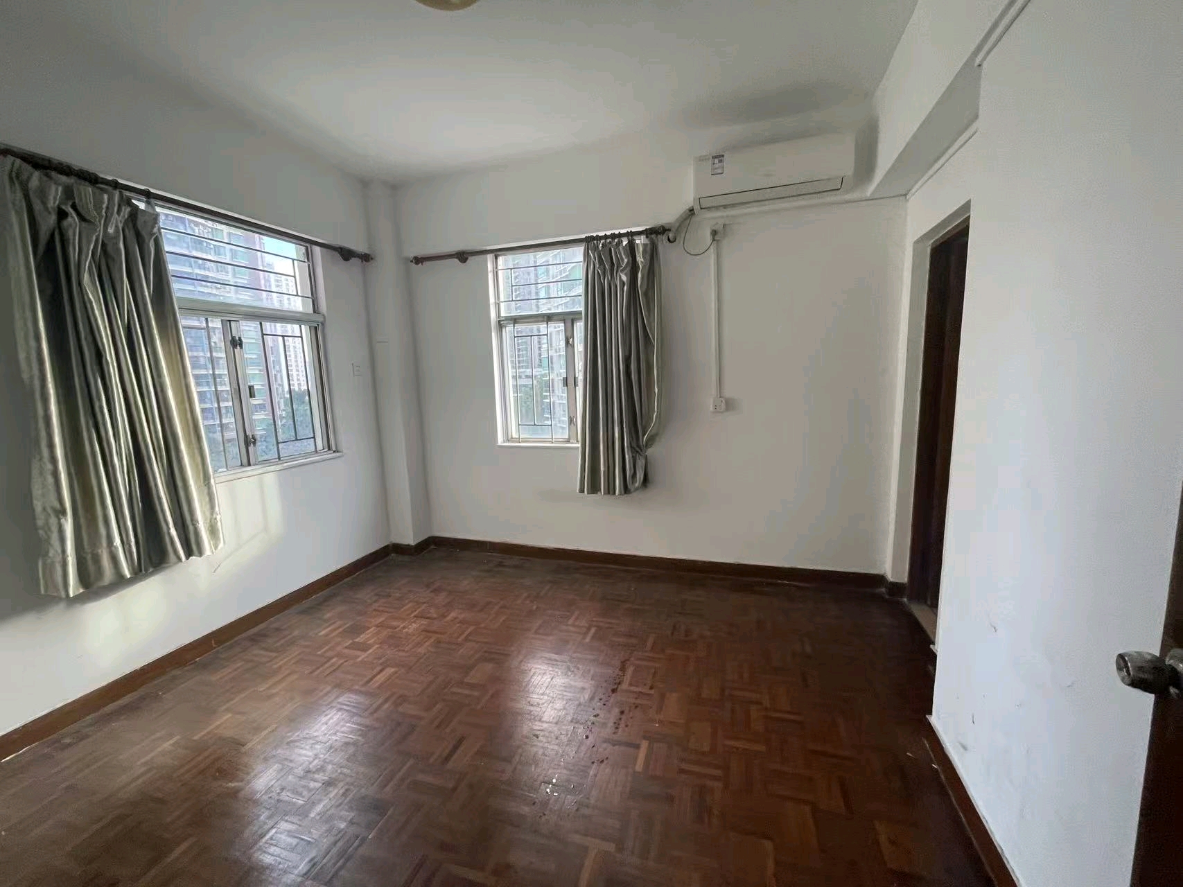 地铁旁三居室，直接拎包入住-深圳新安湖花园一期租房