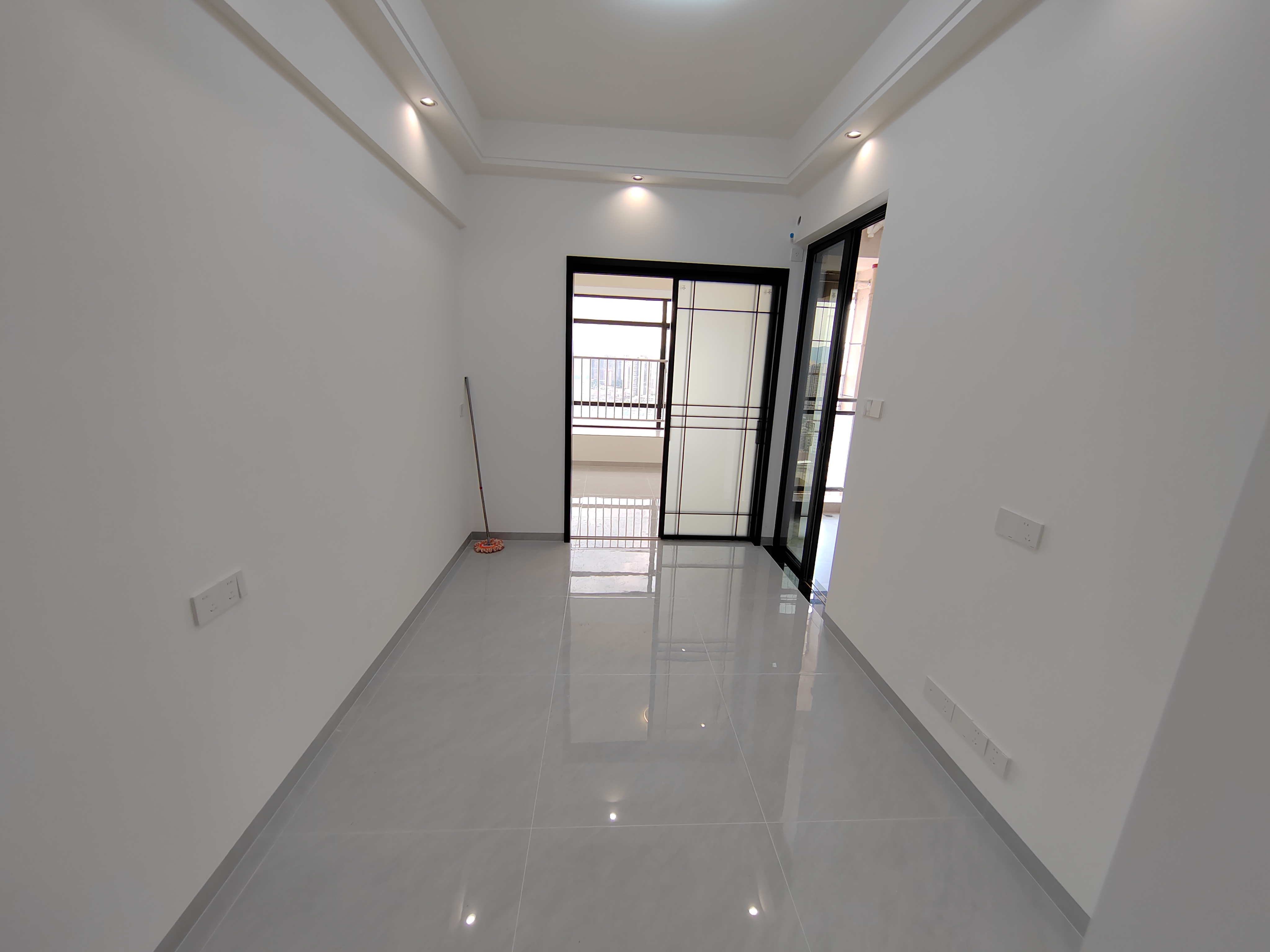 江海广场万新隆公寓，高楼层视野开阔，业主诚心出售，随时可看房！-江门江海广场万新隆公寓二手房