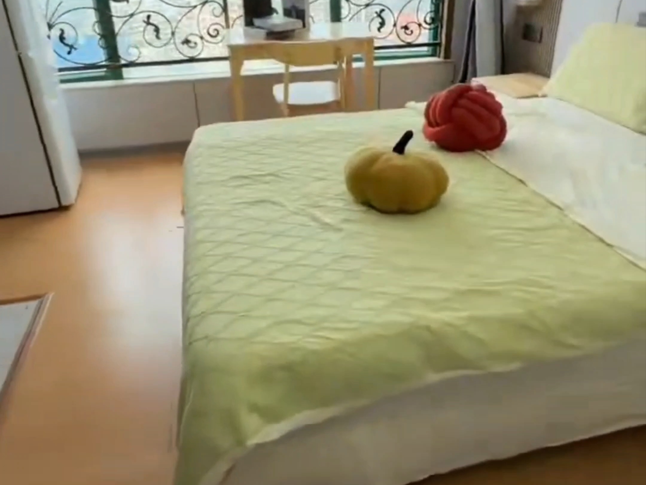 紧邻地铁1号线桃园站，仅82米步行距离