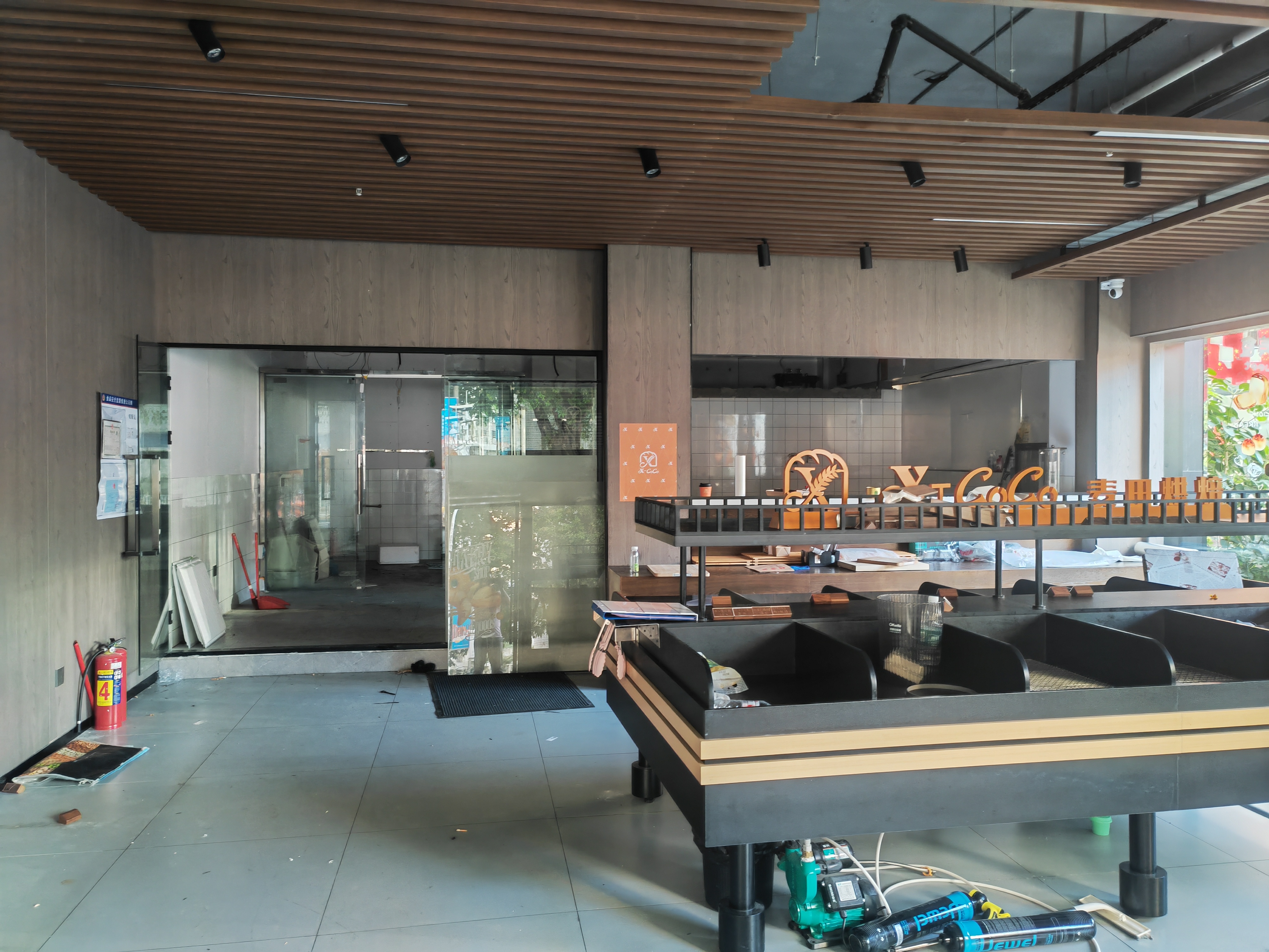 简单的住家装修，周边配套齐全，交通便利。-深圳东方富苑租房