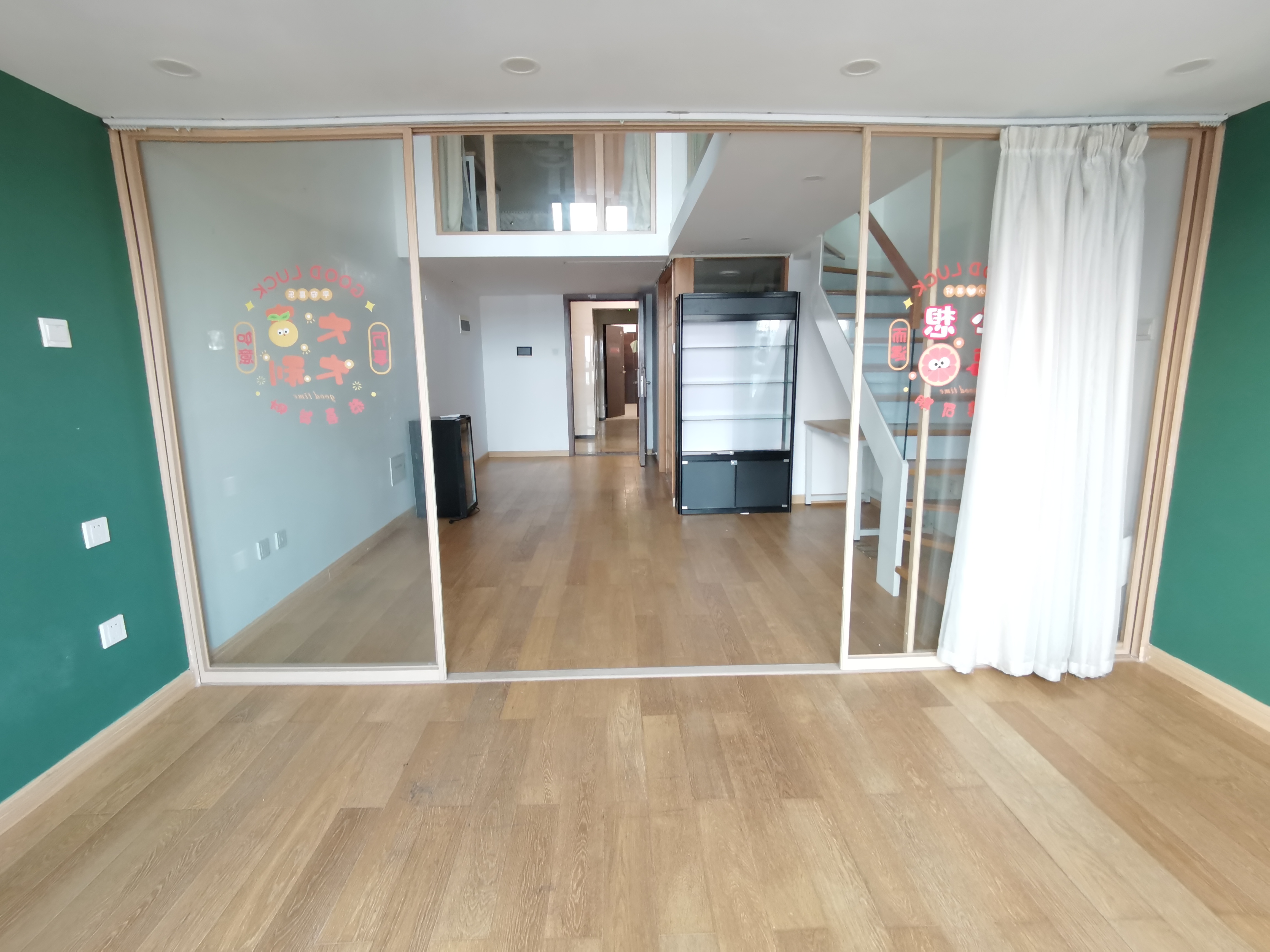 商业配套齐全，看房方便-深圳前海枫叶大厦租房