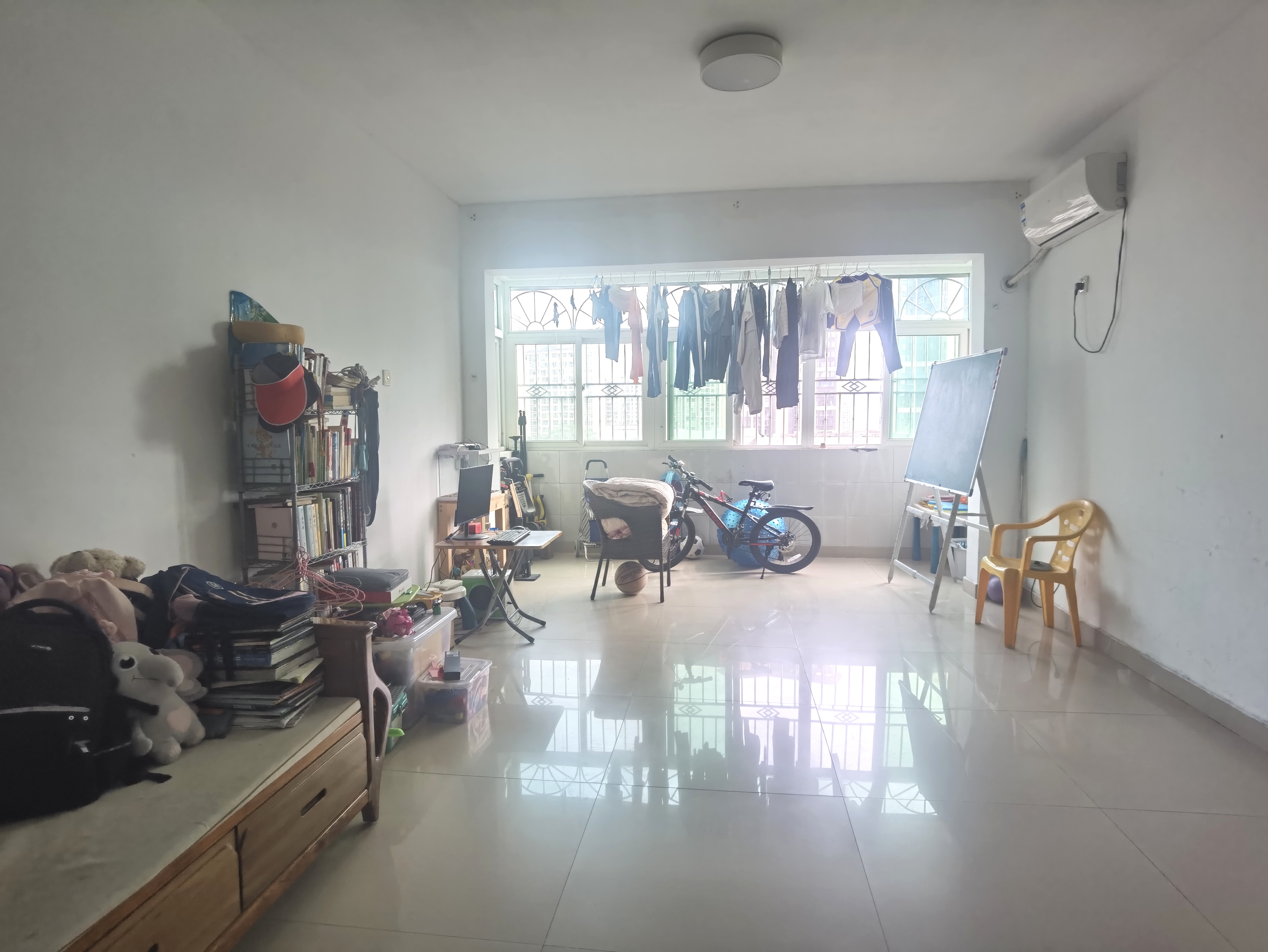 地铁口物业正规三房诚心出租