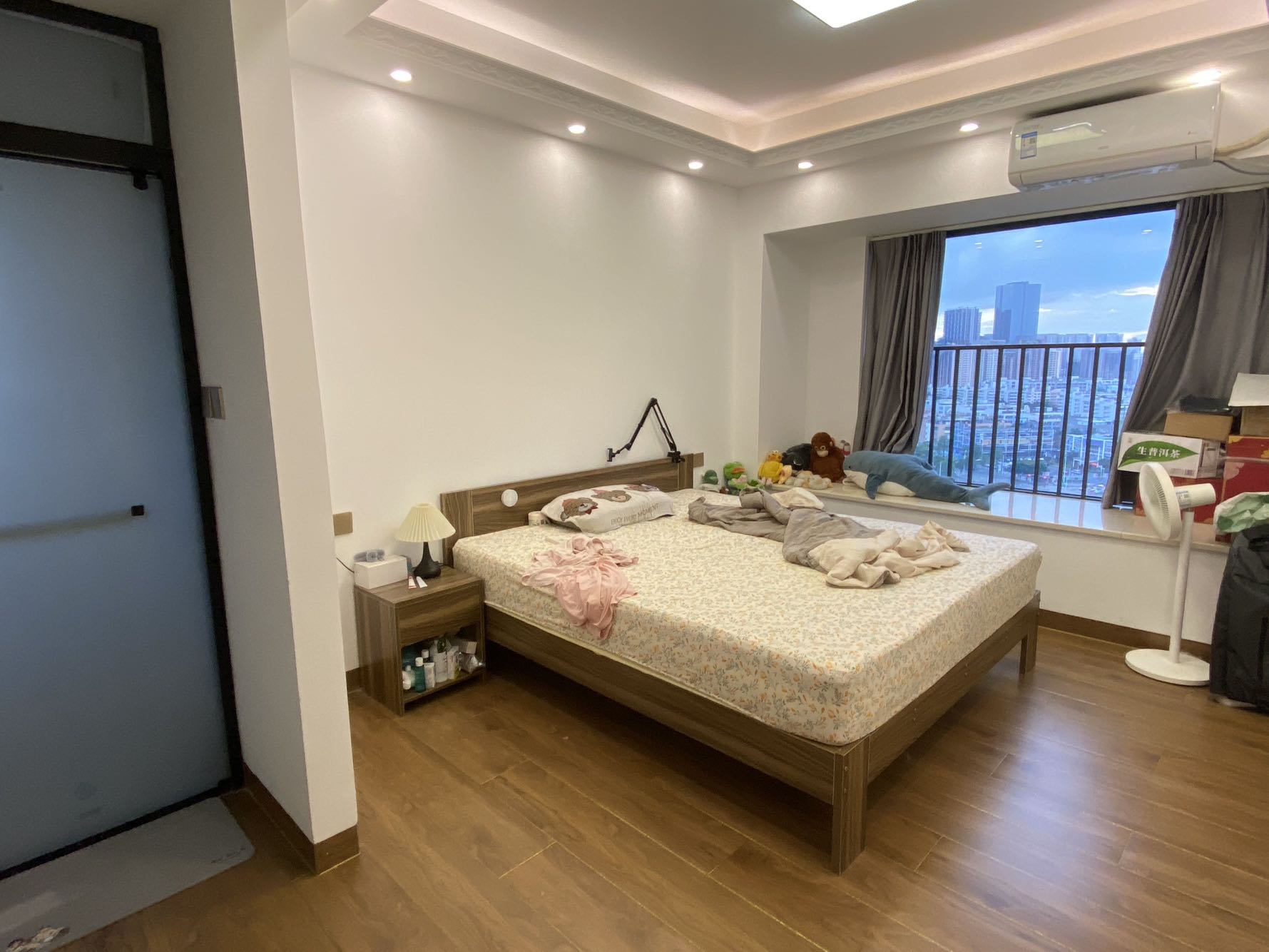 博林君瑞，朝南采光佳，中楼层新楼龄，带地面花园，业主诚售，随时看房！