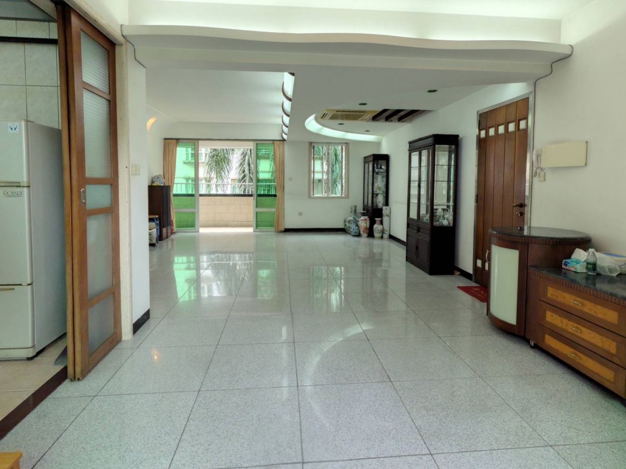 海景苑中楼层，朝南采光佳，业主诚心出售，预约看房！-广州海景苑二手房