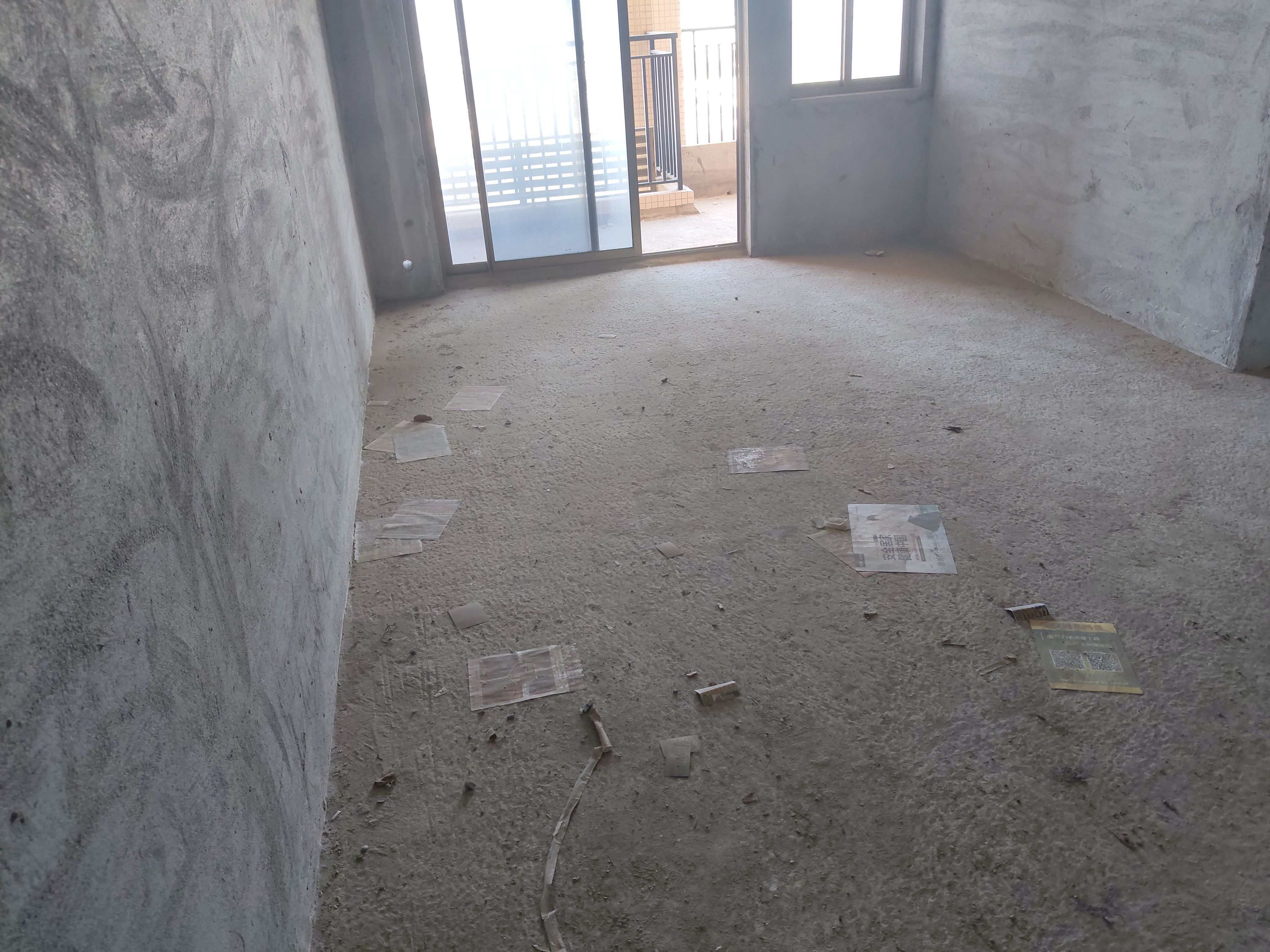 光耀荷兰小城，中楼层带花园，人车分流，重点学校旁，业主诚心出售！