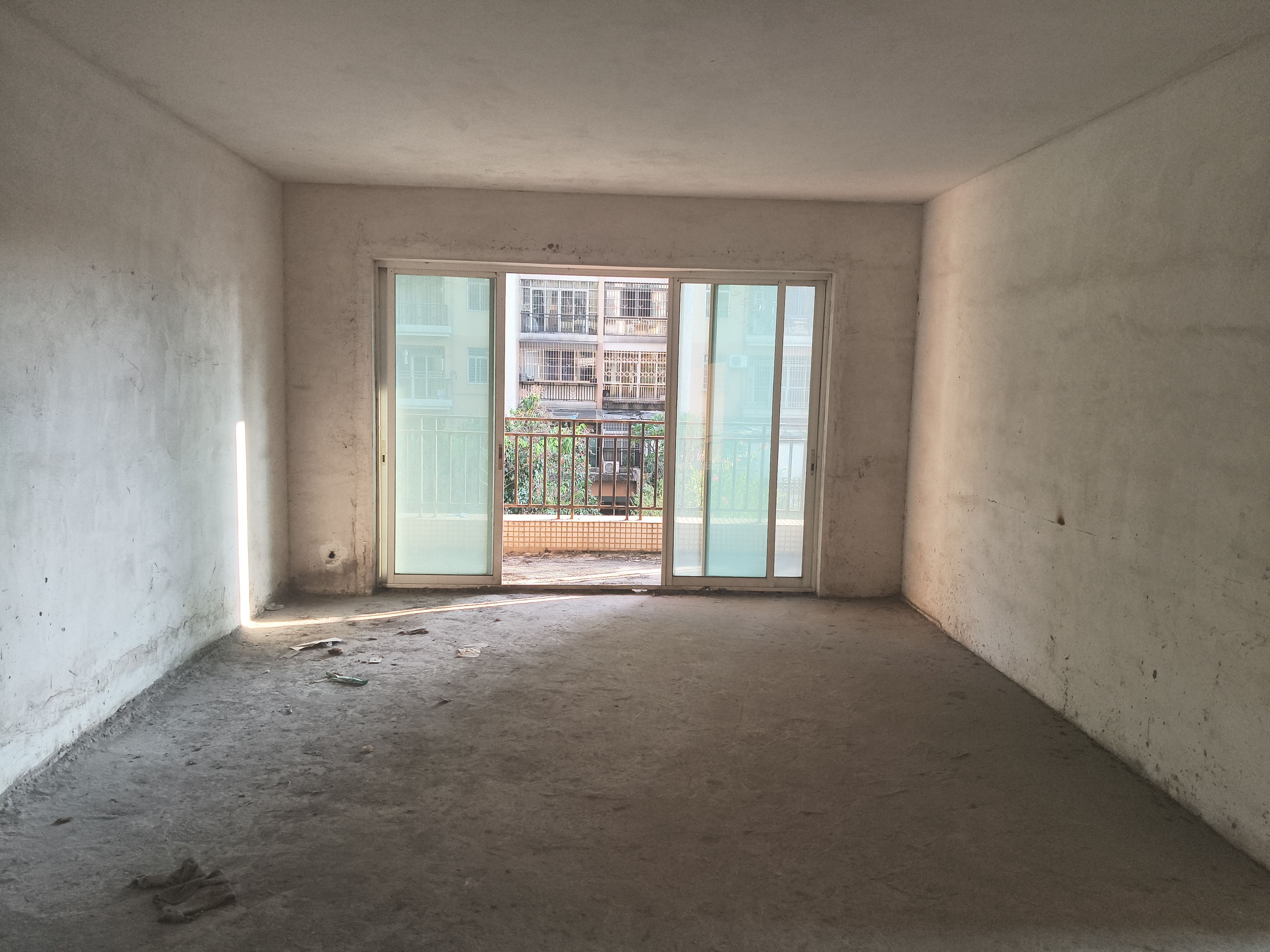 隆晖苑，朝南采光佳，车位充裕，地面花园，近地铁，业主诚售！-广州隆晖苑二手房