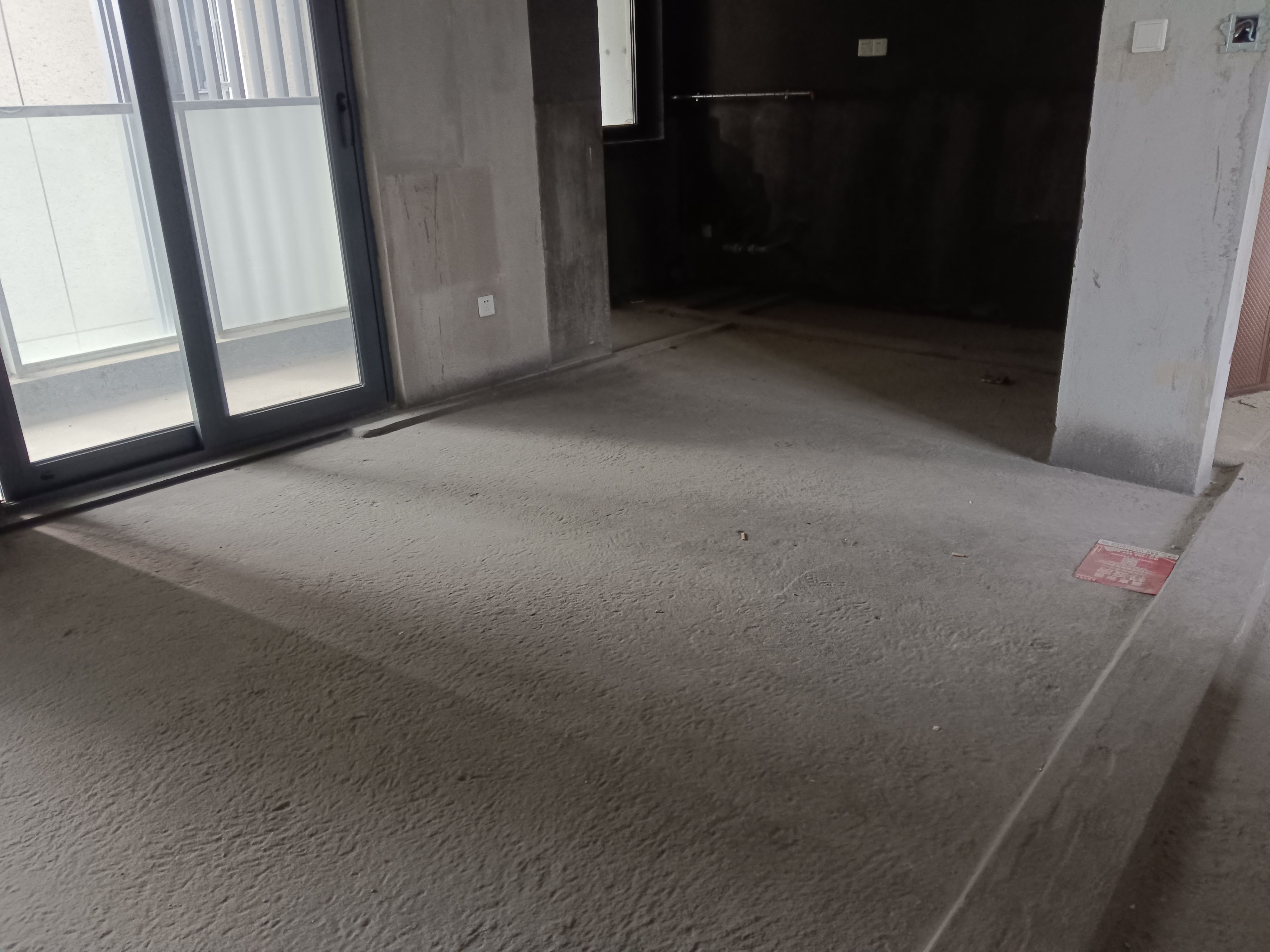 嘉富新禧，朝南采光佳，中楼层新居，车位充裕，近商业体与公园，业主诚售！