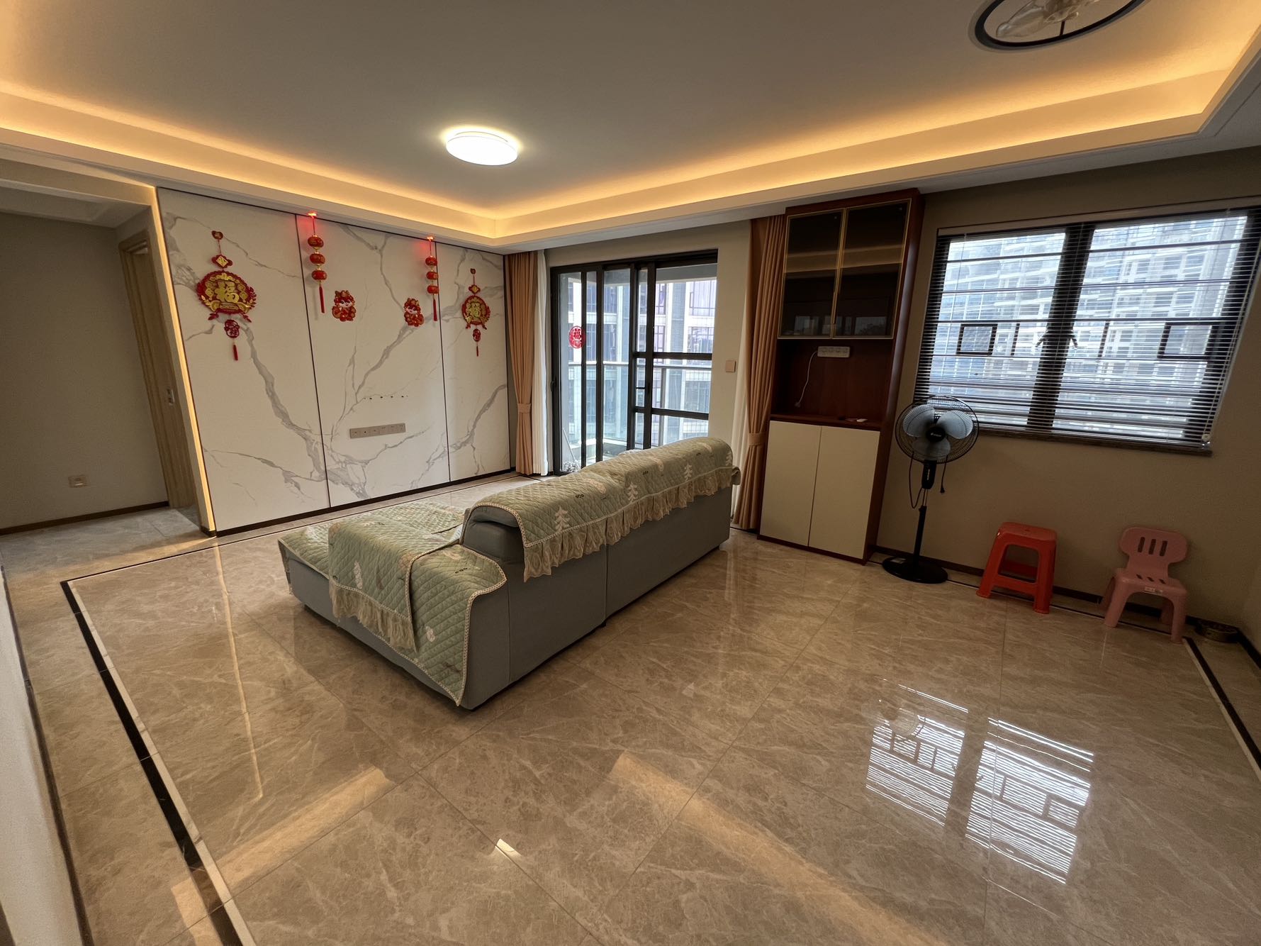 玖悦府高楼层朝南采光好，楼龄新，车位充足，近商业综合体与大型公园，业主诚售！