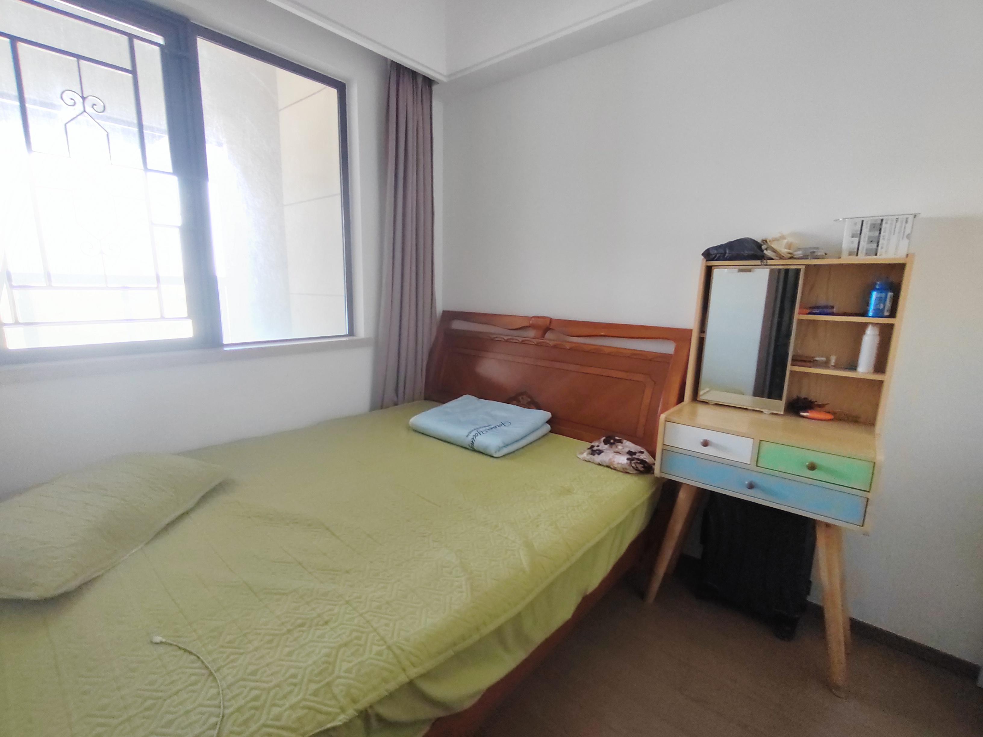 清平华府，朝南高楼层，采光优越，楼龄新，带重点学校，业主诚心出售！