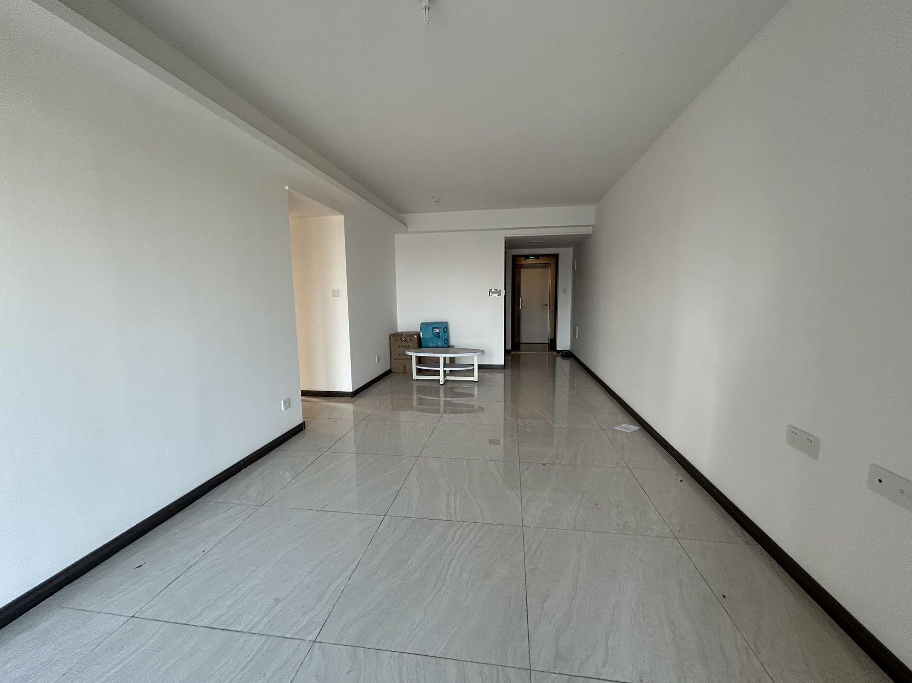 万科美的西江悦，物业品质优越，业主诚心出售，房源状态良好，欢迎前来考察！