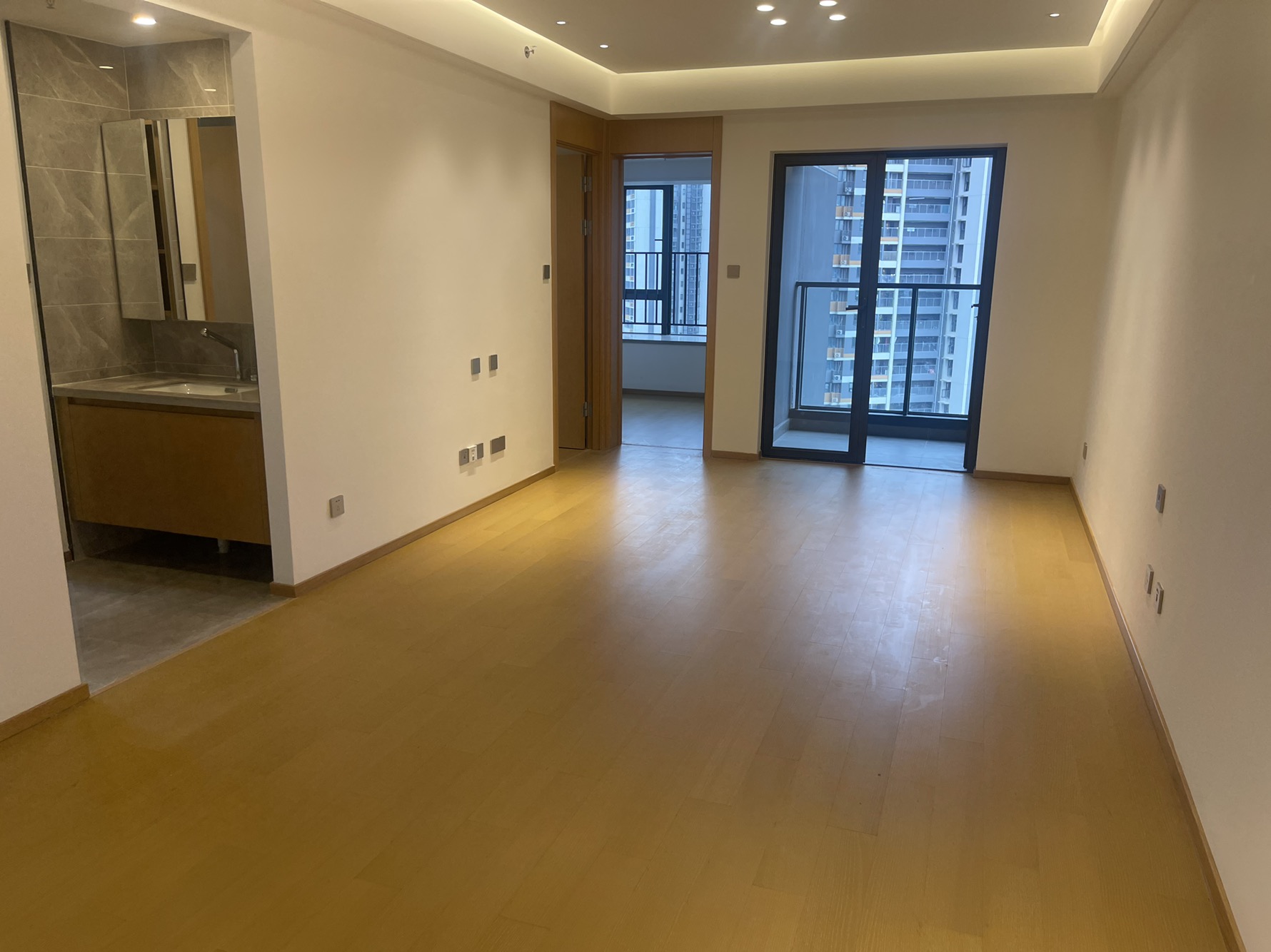 背靠三联野郊公园，万科物业，首次出租，全新-佛山里城玺樾山三期租房