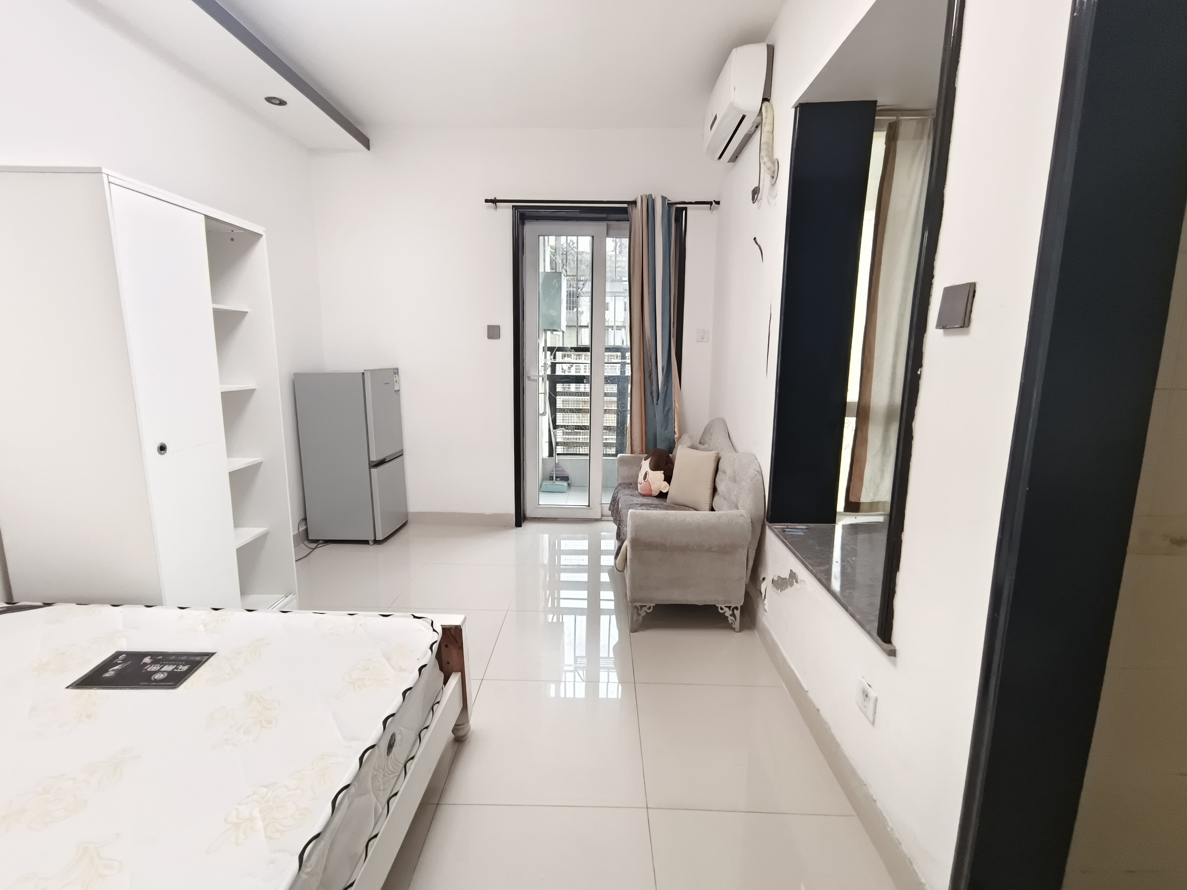 钻石时代单房28平随时可看