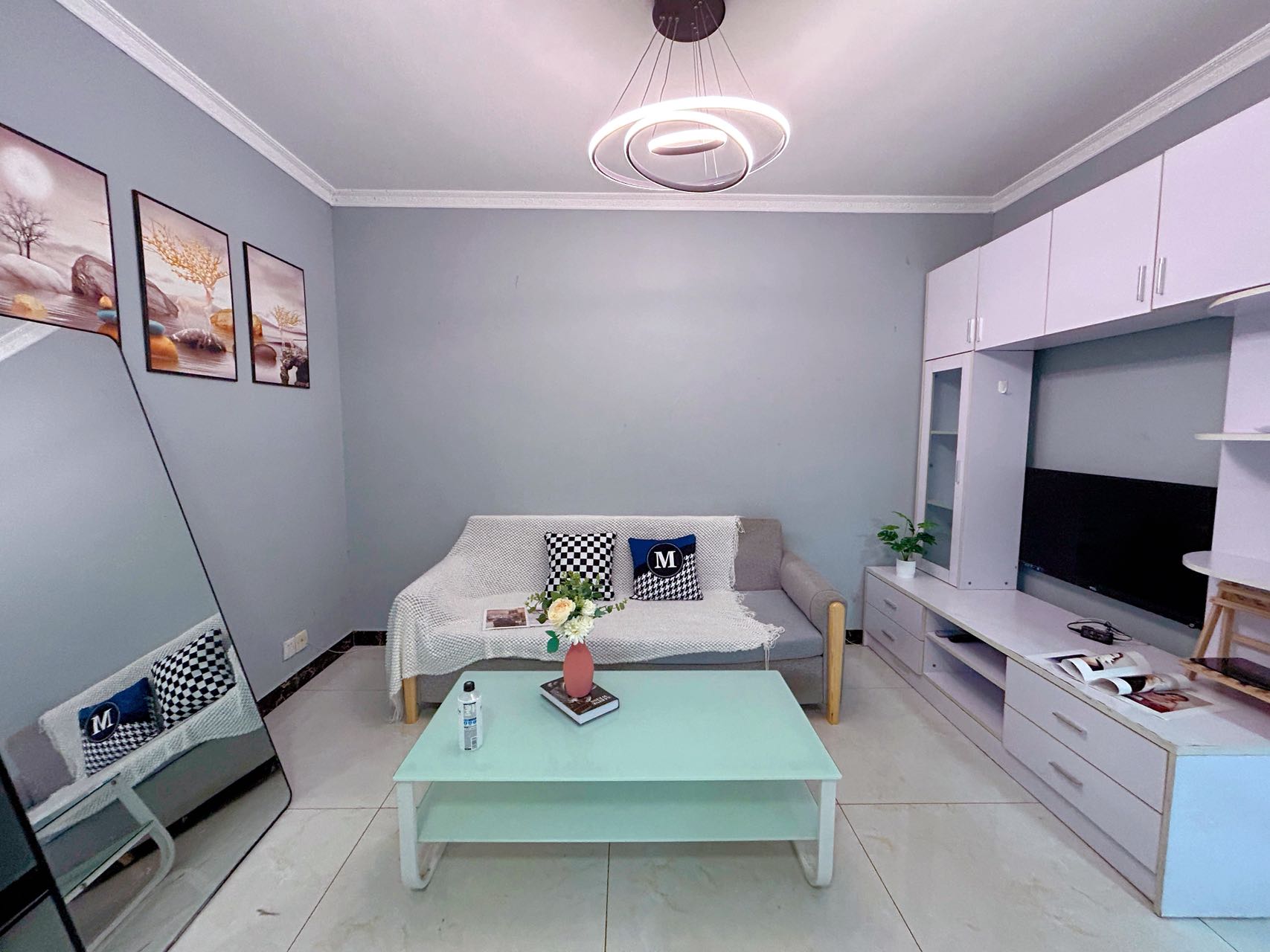 朝向西，采光充足