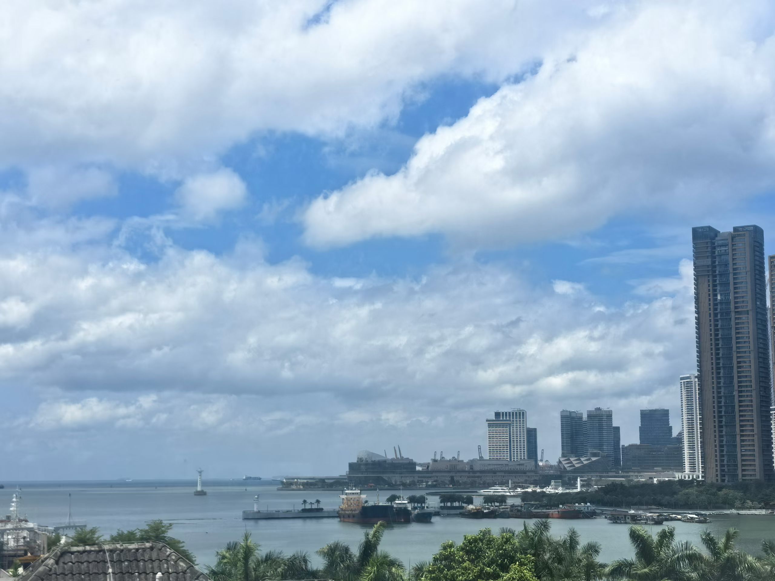 必卖好房！精装修一线海景大三房，业主诚心出售798万