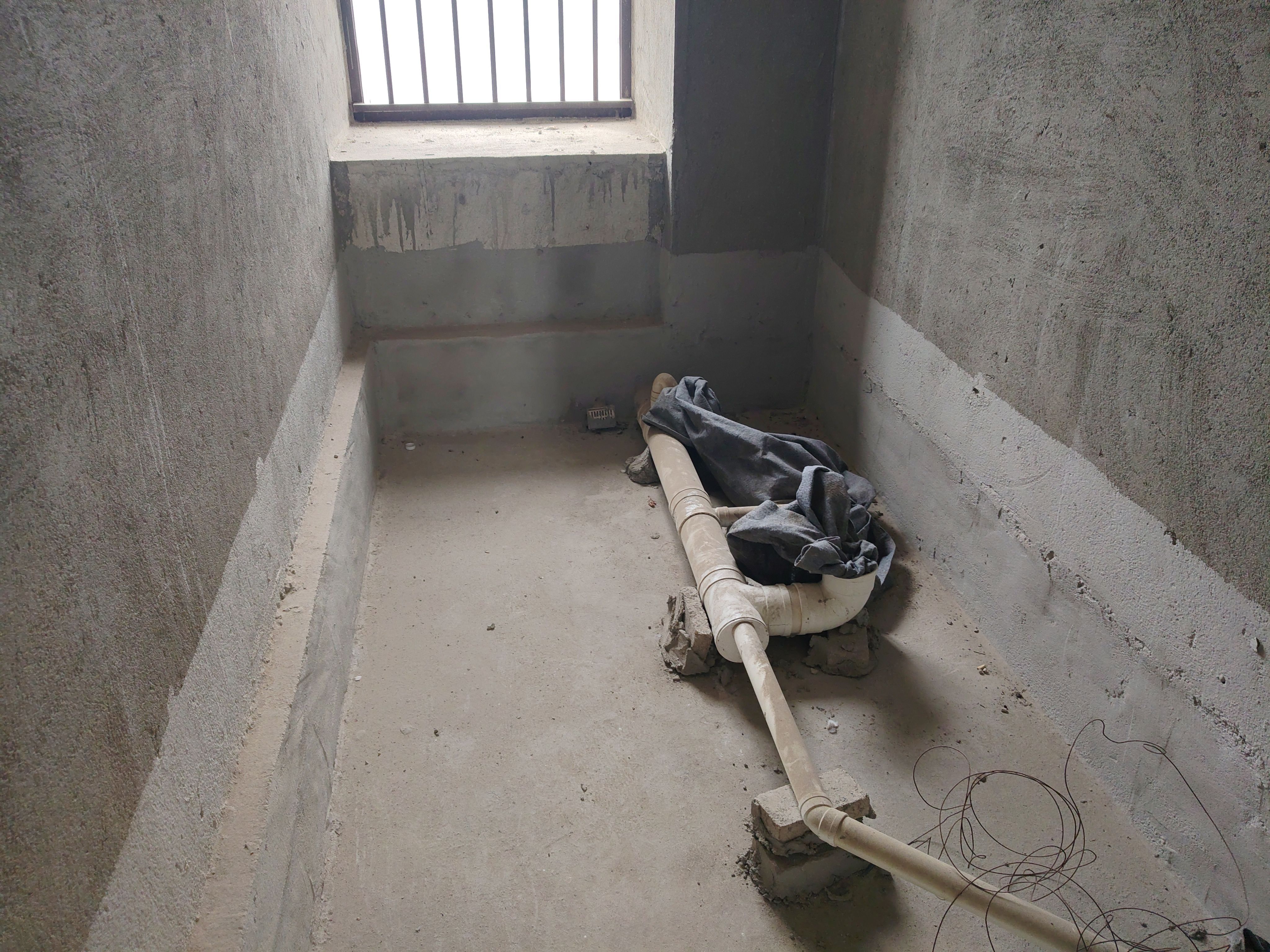 平湖优质房源，南北通透，九室四厅布局灵活，改造空间大，自由发挥，尽享舒适生活。