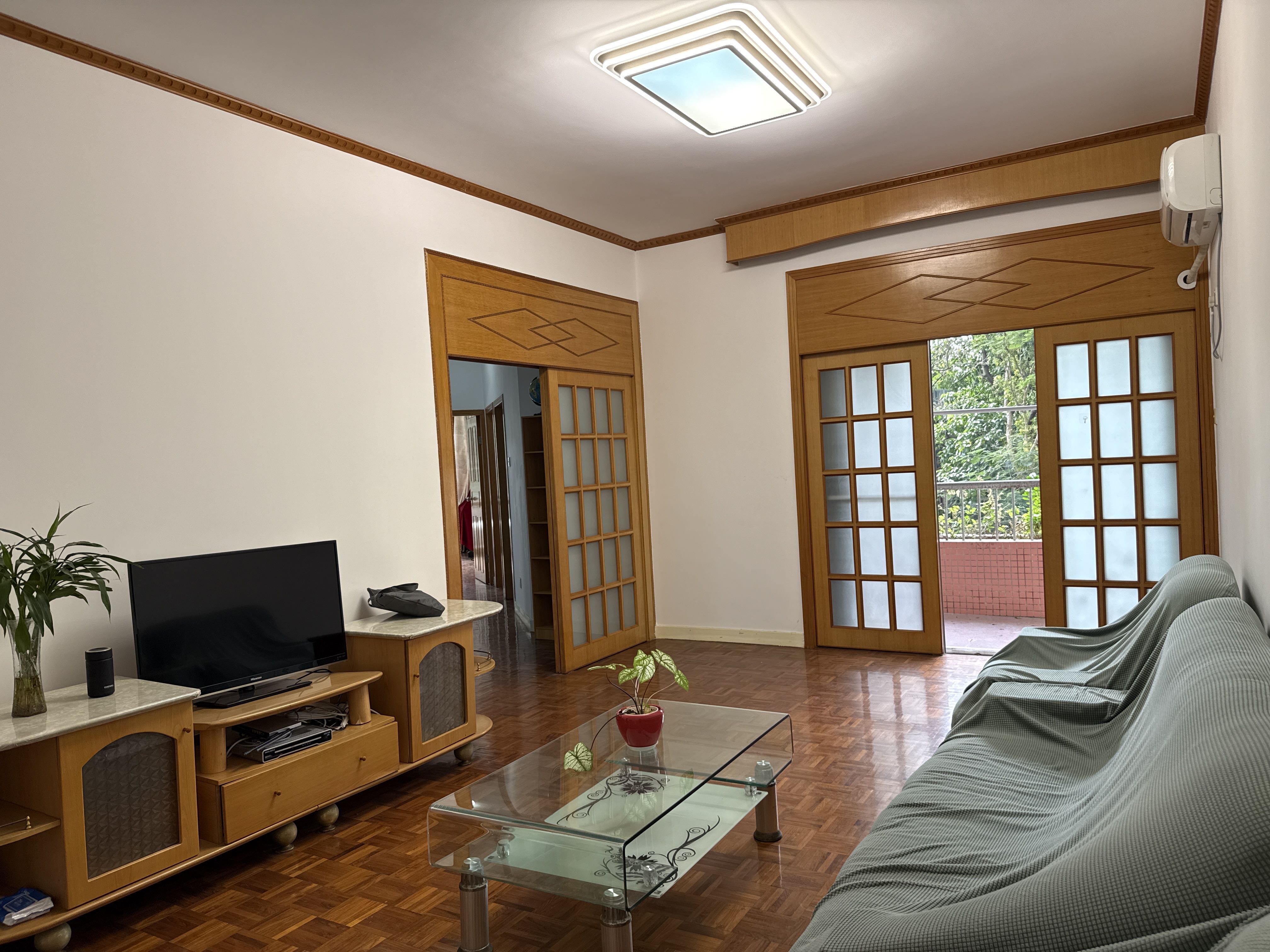 华侨城新出，精装修三房，地铁口物业，家私电齐全-深圳中旅广场租房