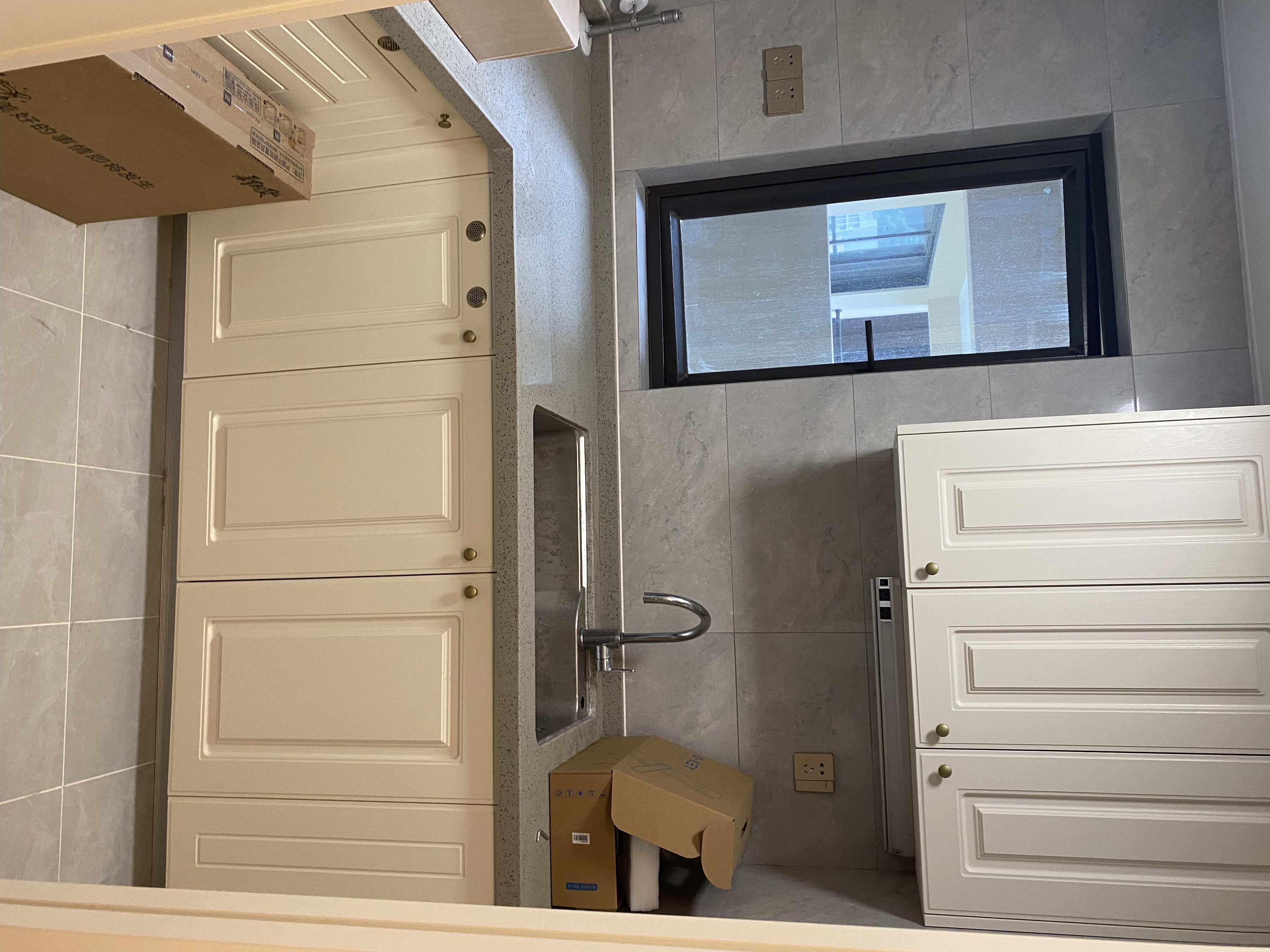 四季花城万科物业。业主急卖，价格好谈。