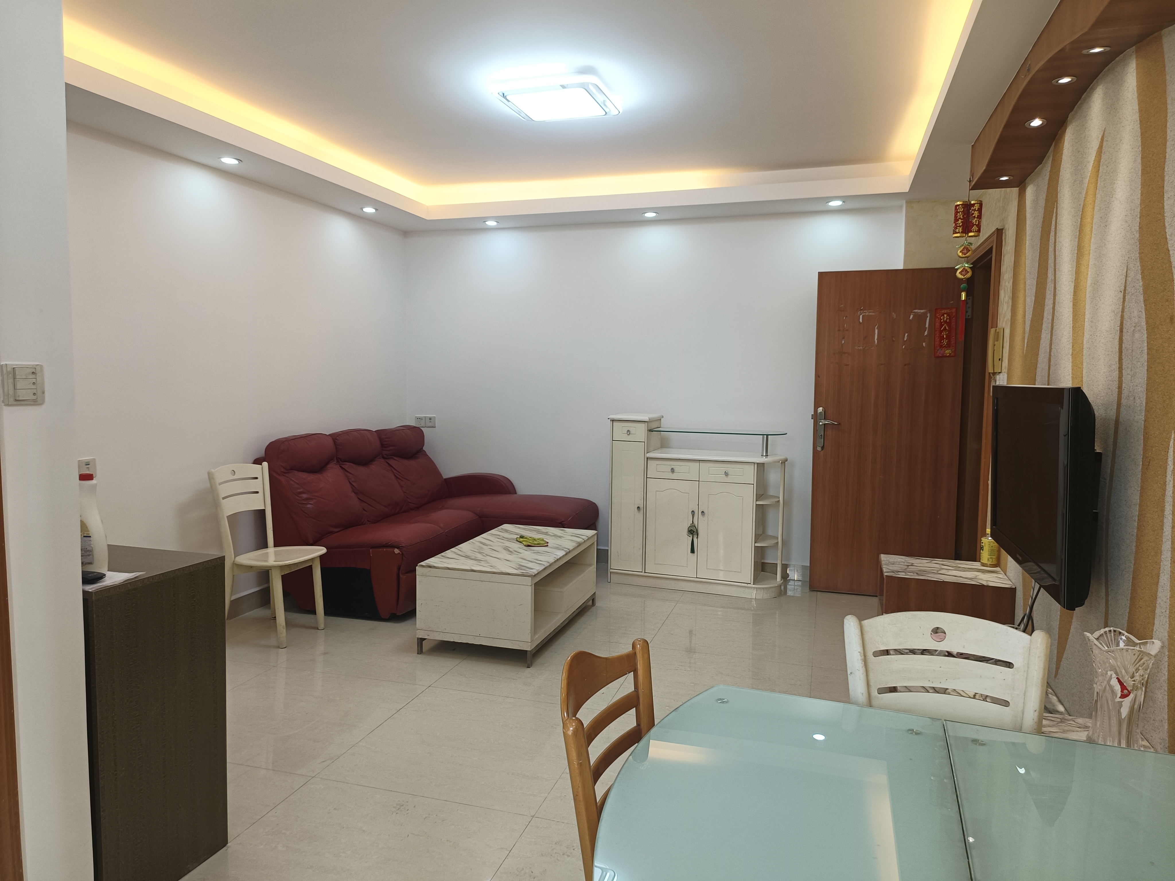 6号线地铁口，精装两房带阳台