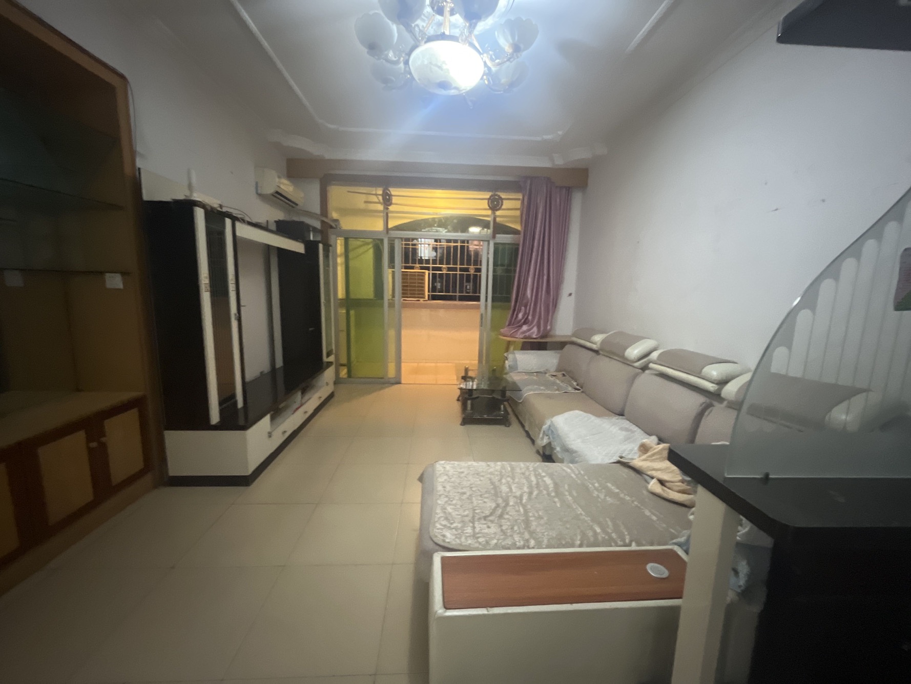 地铁口闹钟取静，中间楼层急租-深圳华昱苑租房