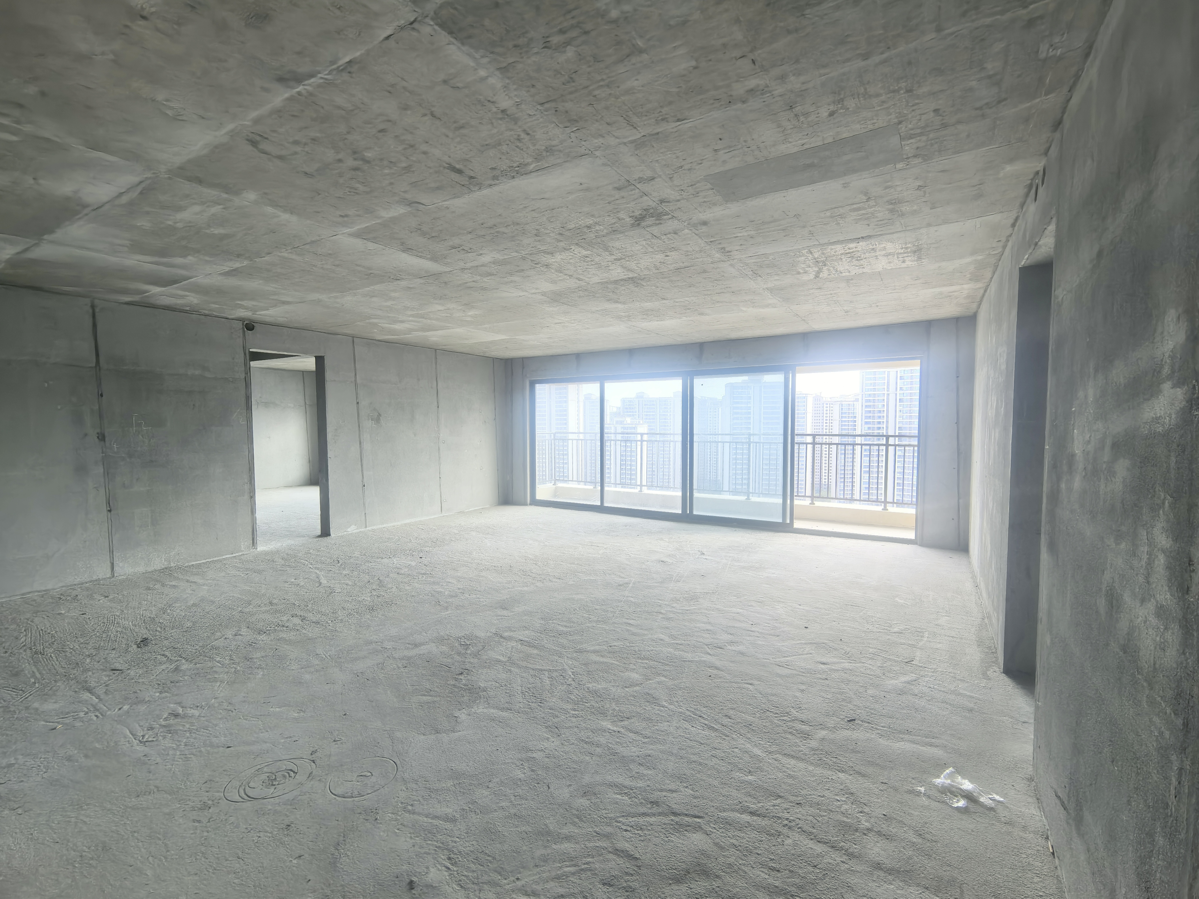 天宸原著花园，朝南高楼层，采光充足，车位充足，带地面花园，近大型公园，业主诚心出售，不容错过！