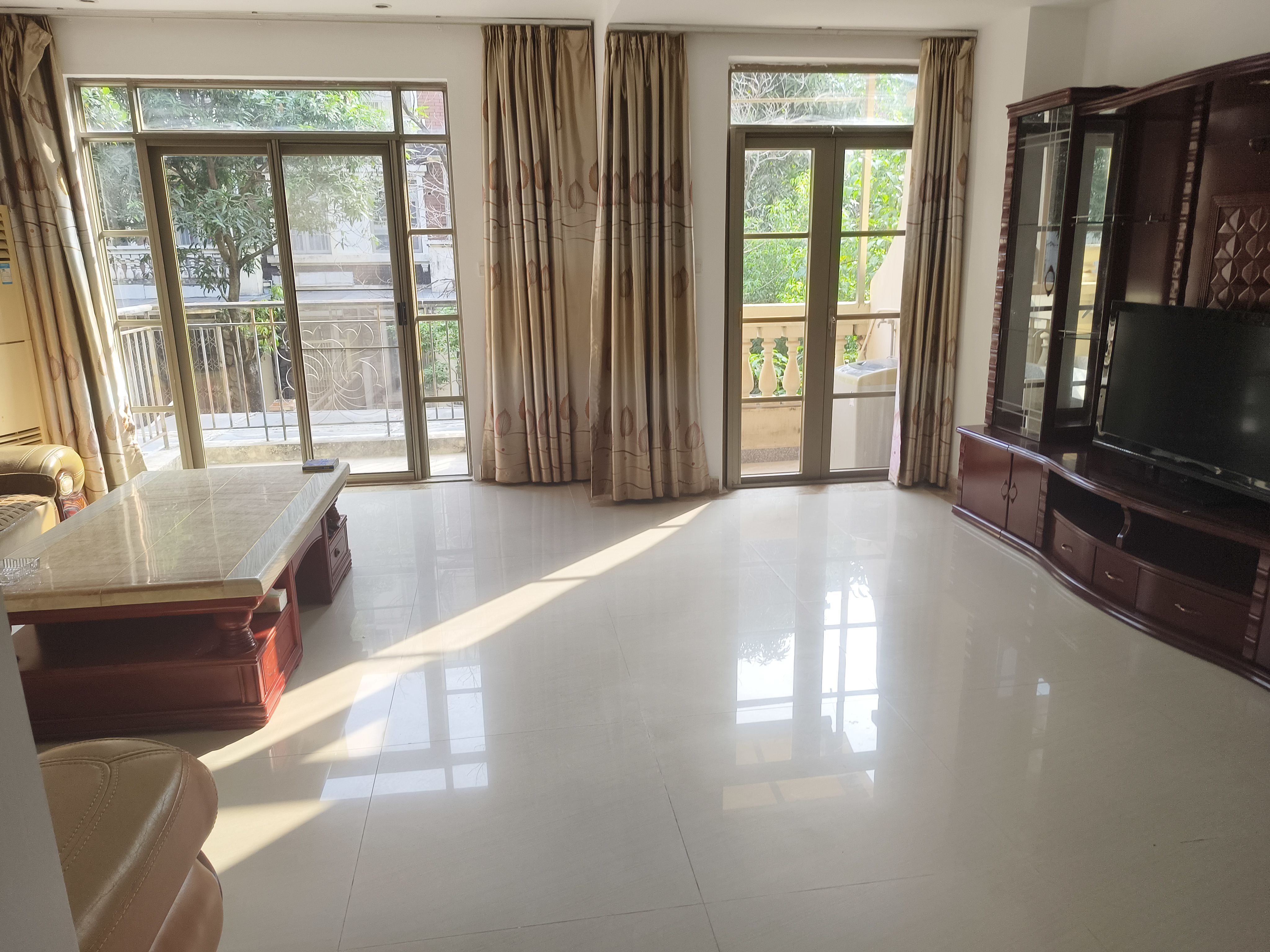 珠江东岸 4房3厅4卫 257㎡