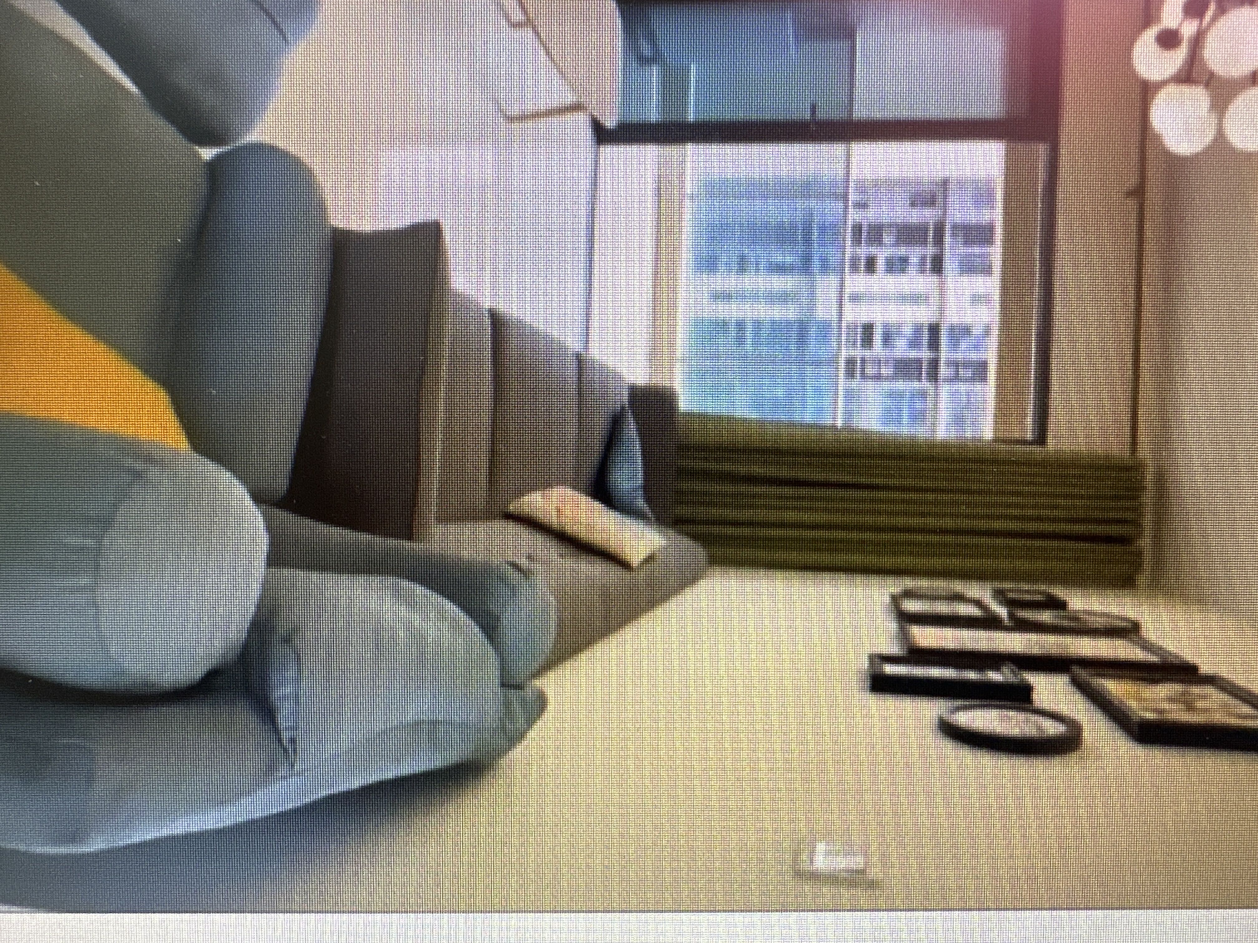 目前房子在出租，是套精装的小三房，可以预约看房。-深圳山语海租房