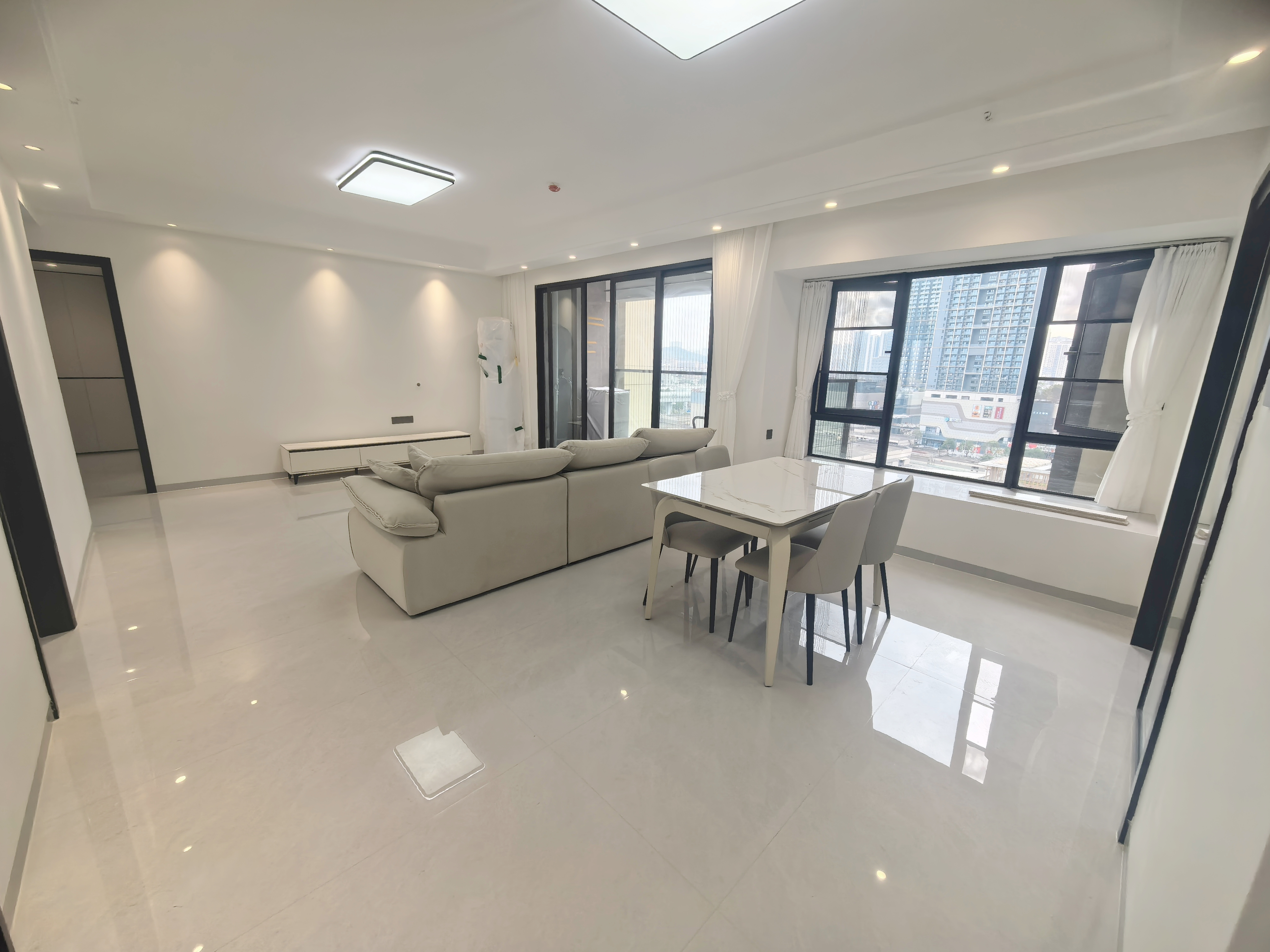 绿地新都会公馆 5房2厅2卫 140㎡