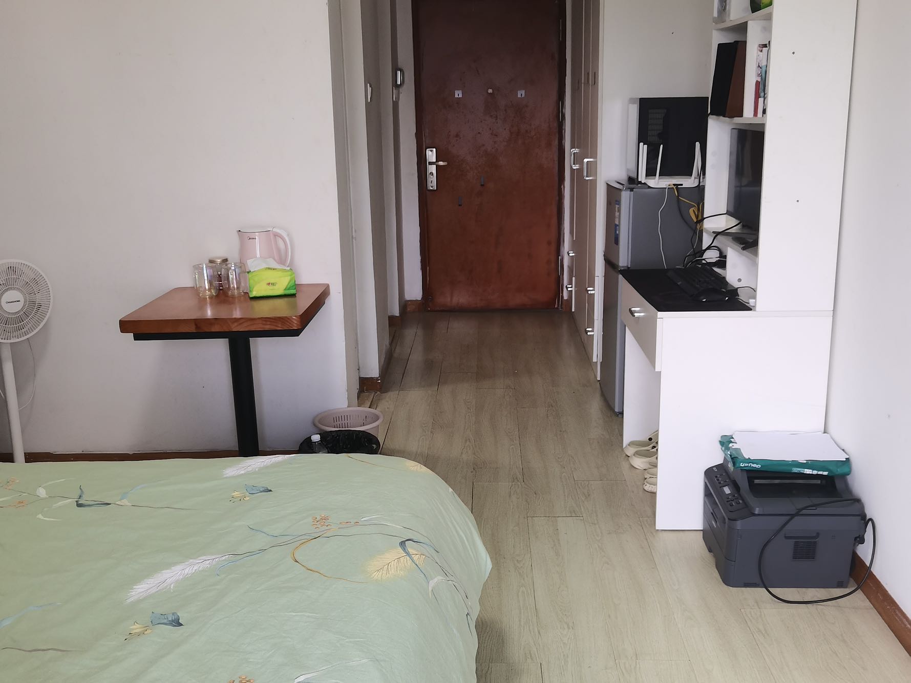 宝荷片区，东南朝向一室一卫，改造空间大，自由发挥，尽享舒适生活。理想居所，等你来探索！