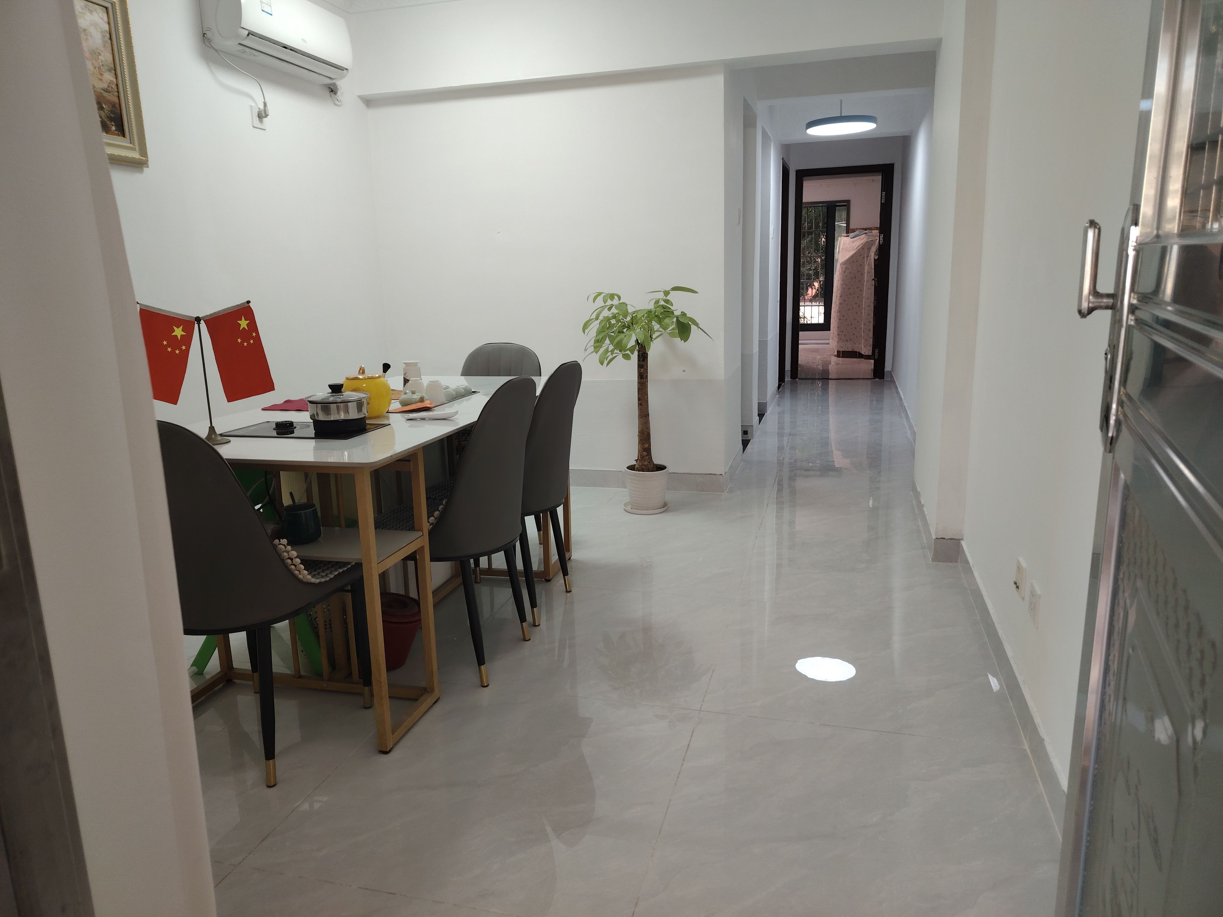 公明片区，南向两室一厅，采光充足，适合家庭居住。空间灵活，可自由设计您的理想家居风格。-中山锦鸿花园二手房