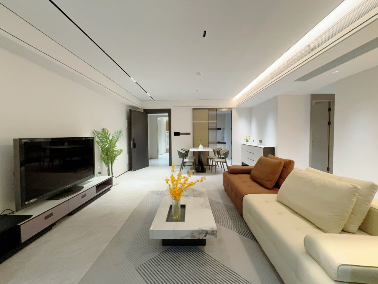 地铁口，居家房，业主诚心出租，看房方便，可谈价-佛山万科大都会家园租房