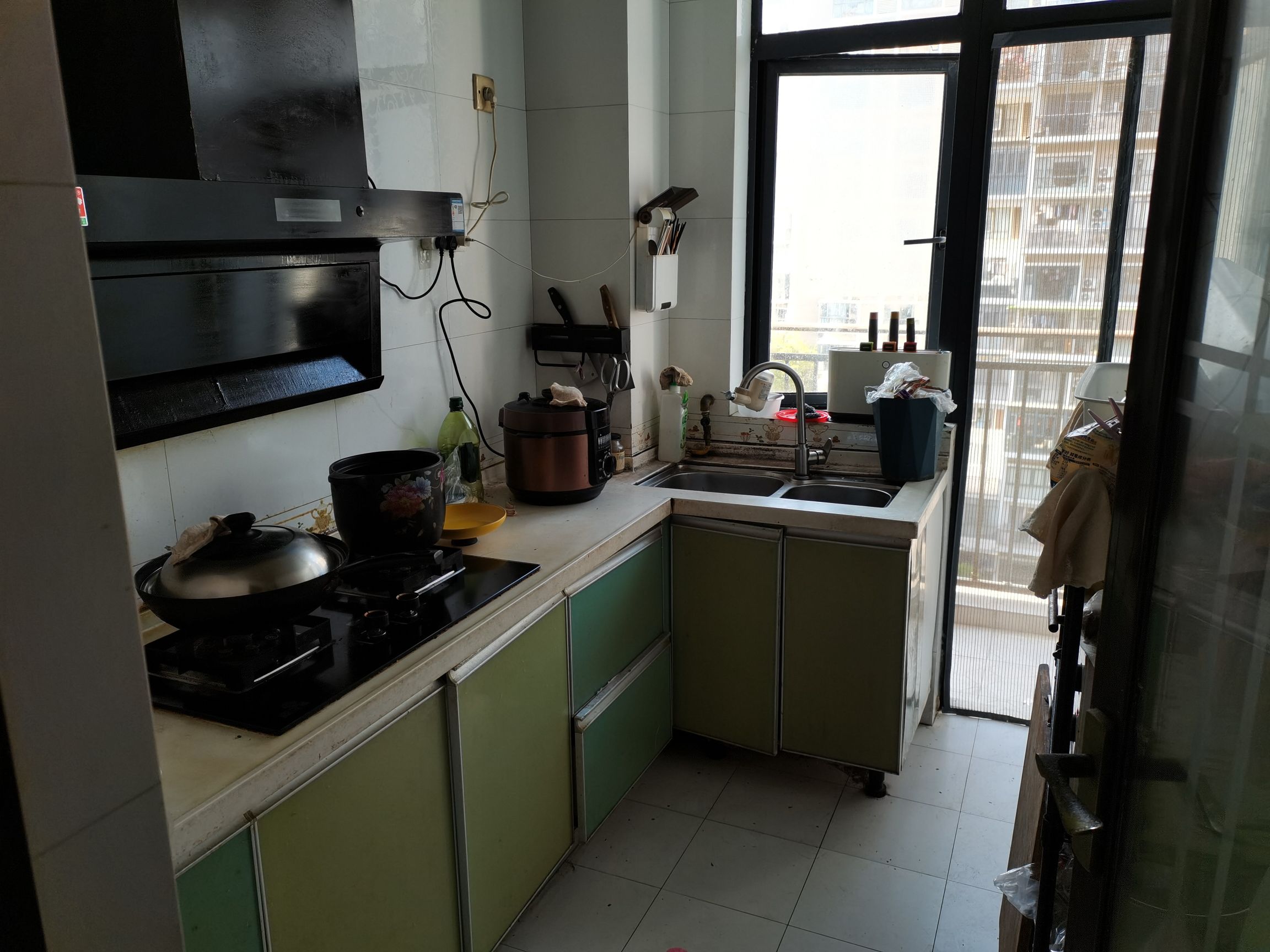 石芽岭人车分流小区，南北通透大三房户型，有入户花园