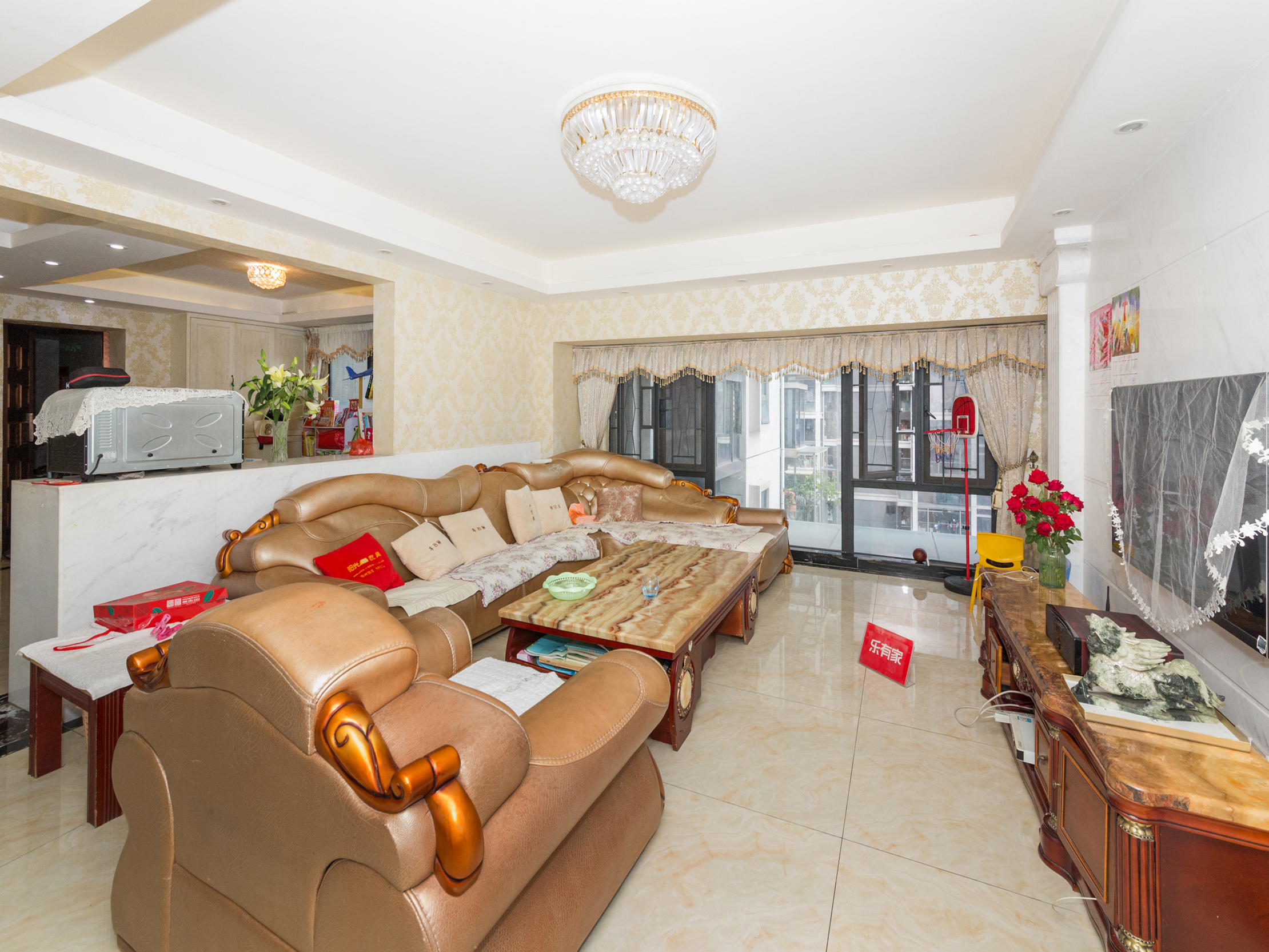 诚心出售锦绣御园方正户型，通风采光佳，带地面花园与重点学校，小区人车分流，生活更安心。