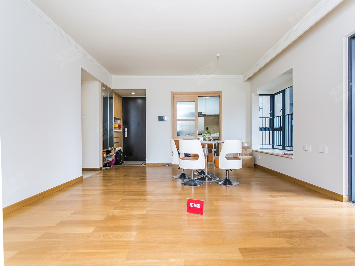 蔚蓝花园南北普装3室2厅90.52m²
