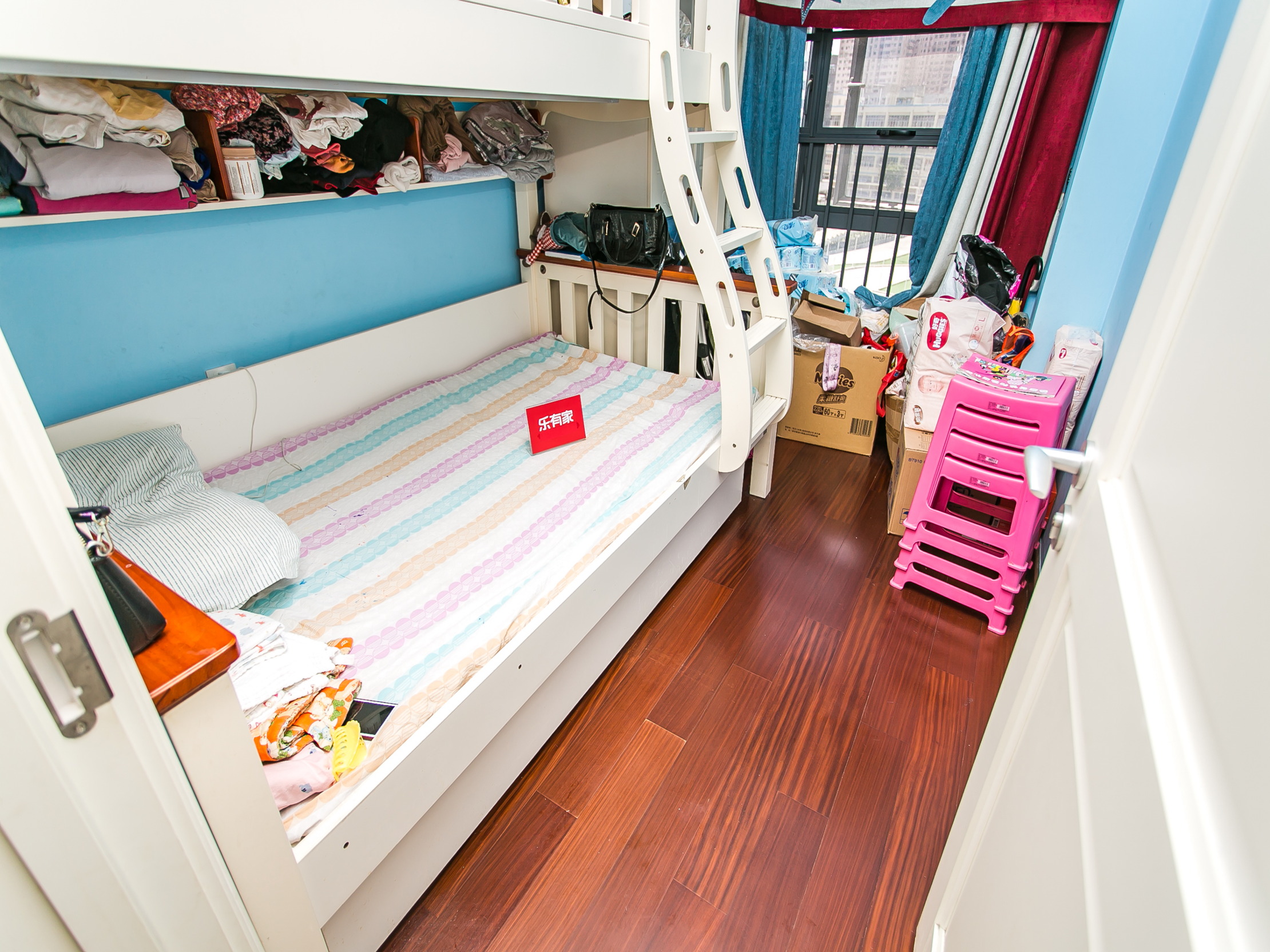 万科红四期，户型方正，税费低，通风采光优，车位足，带花园，业主诚售，随时看房！