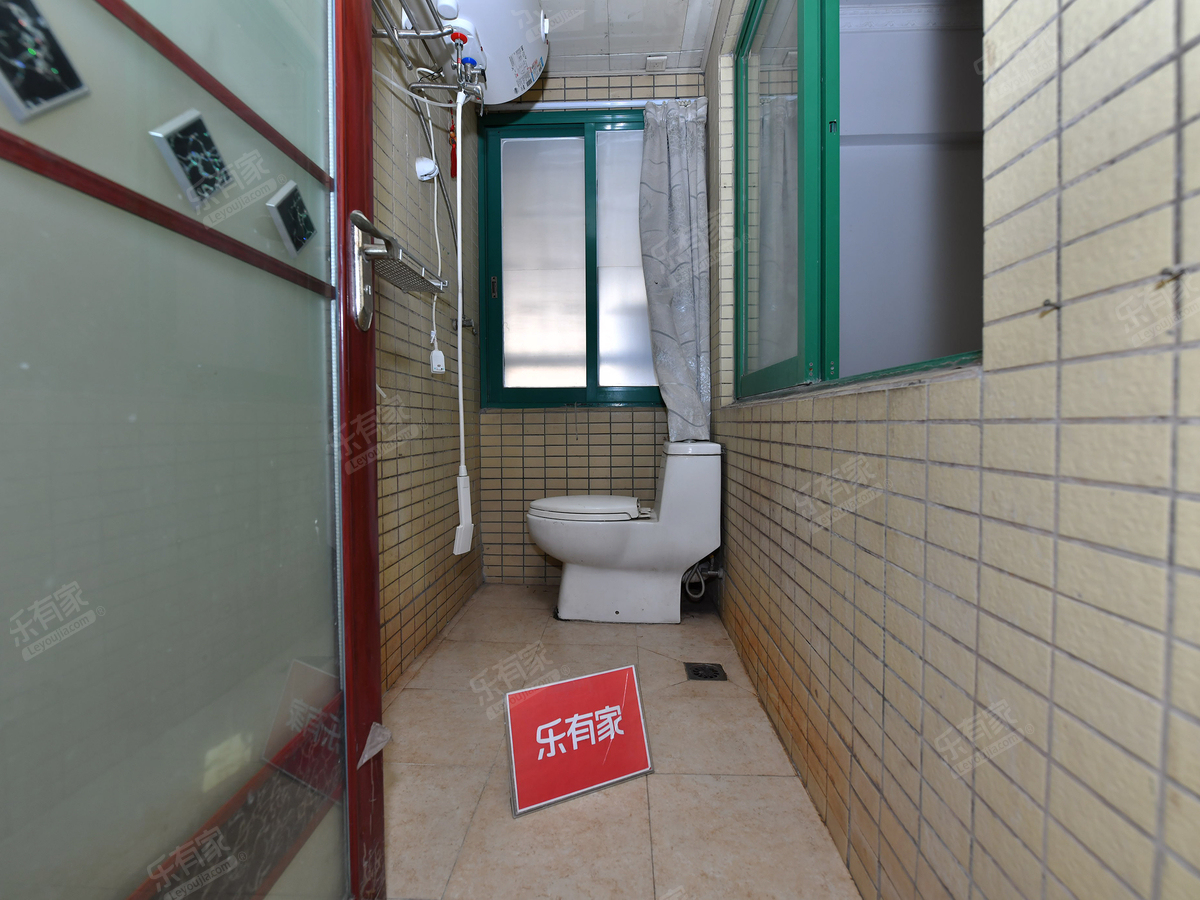 世纪名轩厕所-1