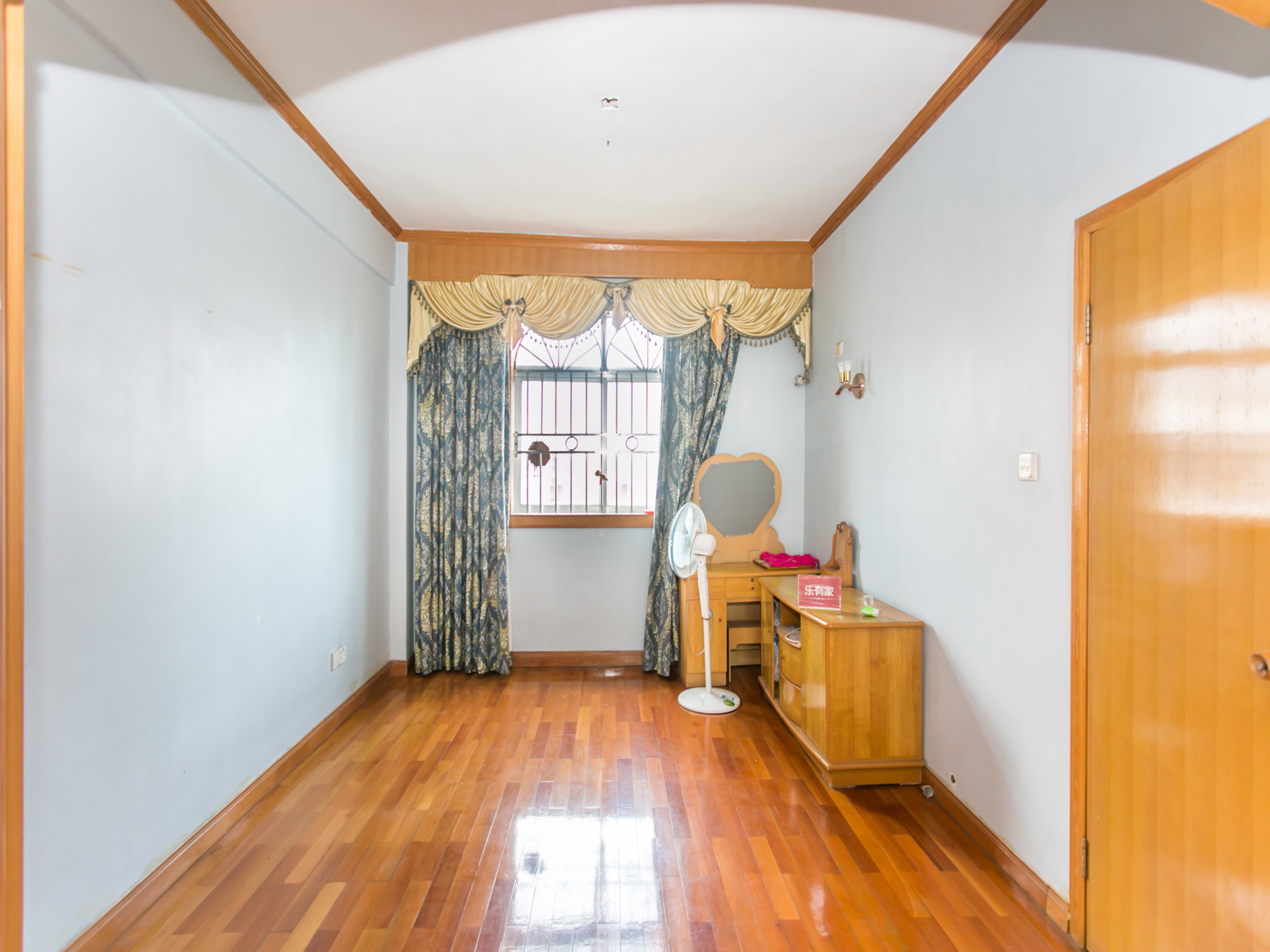 地铁口物业，海韵花园，税少，诚心出售，交通方便