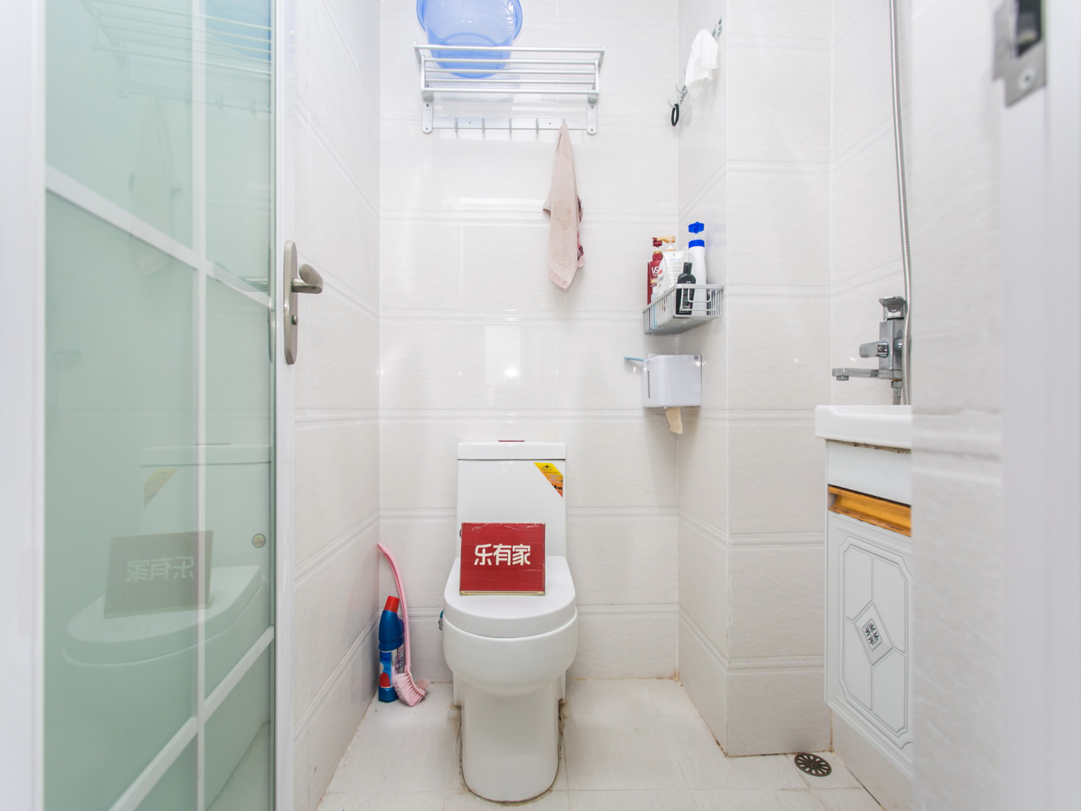 白金假日公寓精装1房，业主诚心卖，看房提前约。